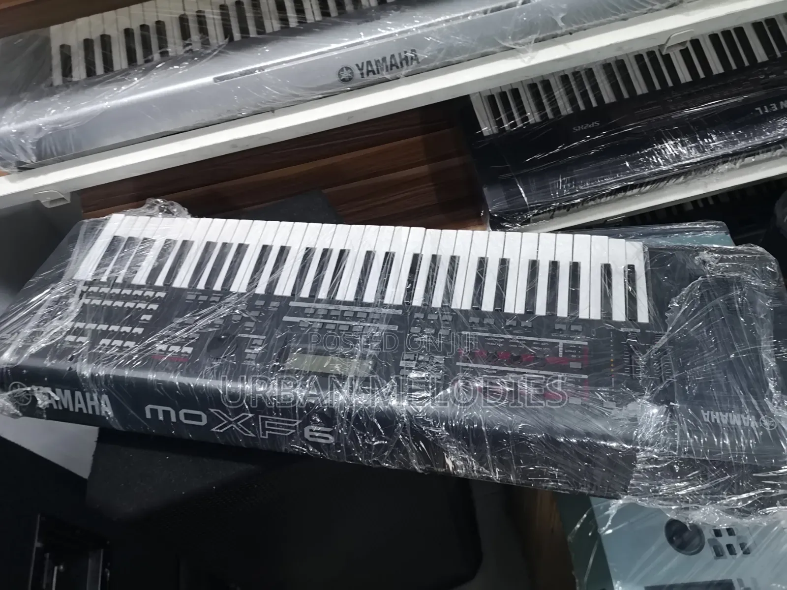 Yamaha Moxf6 Synthesizer Workstation Keyboard