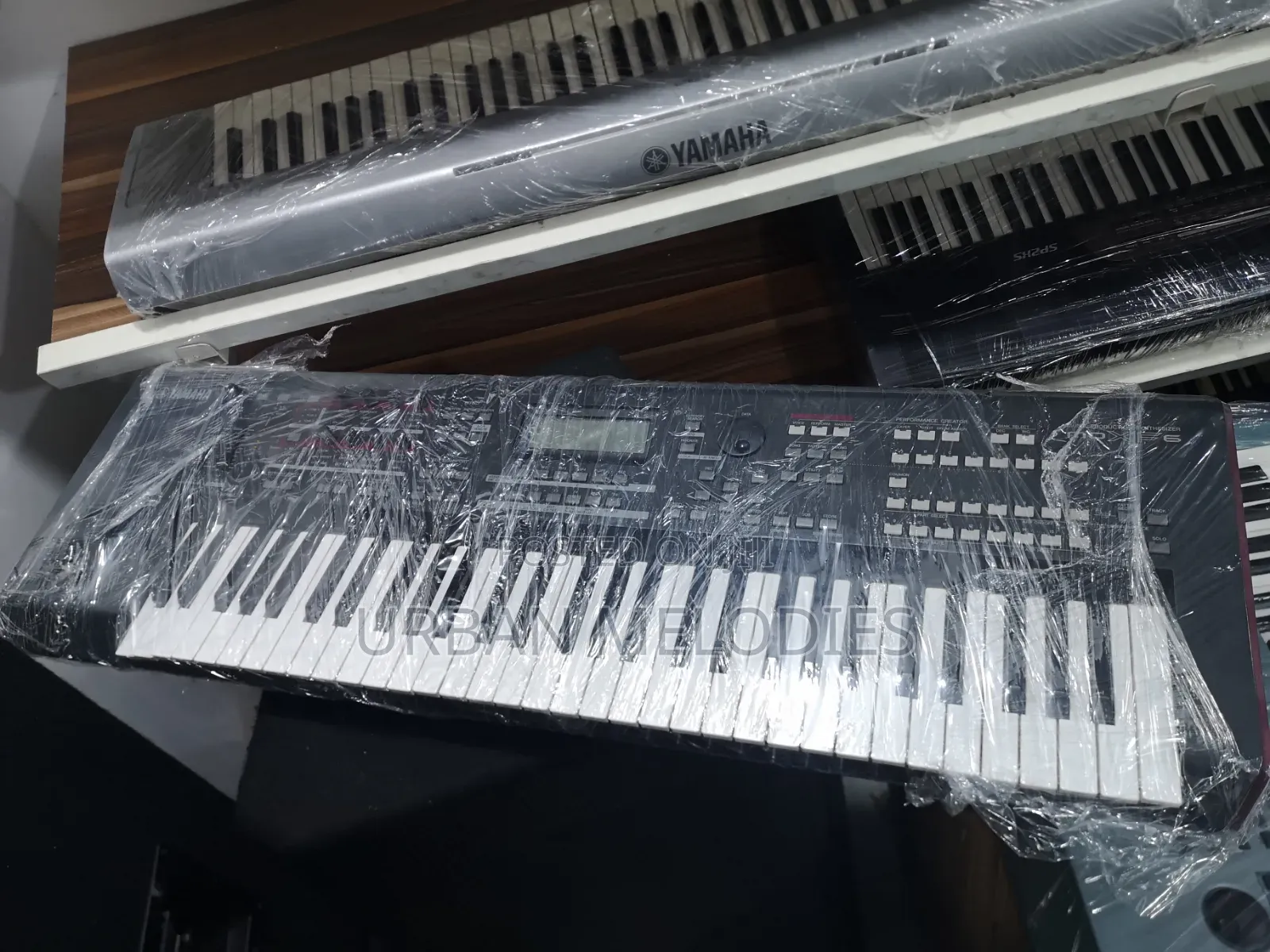 Yamaha Moxf6 Synthesizer Workstation Keyboard