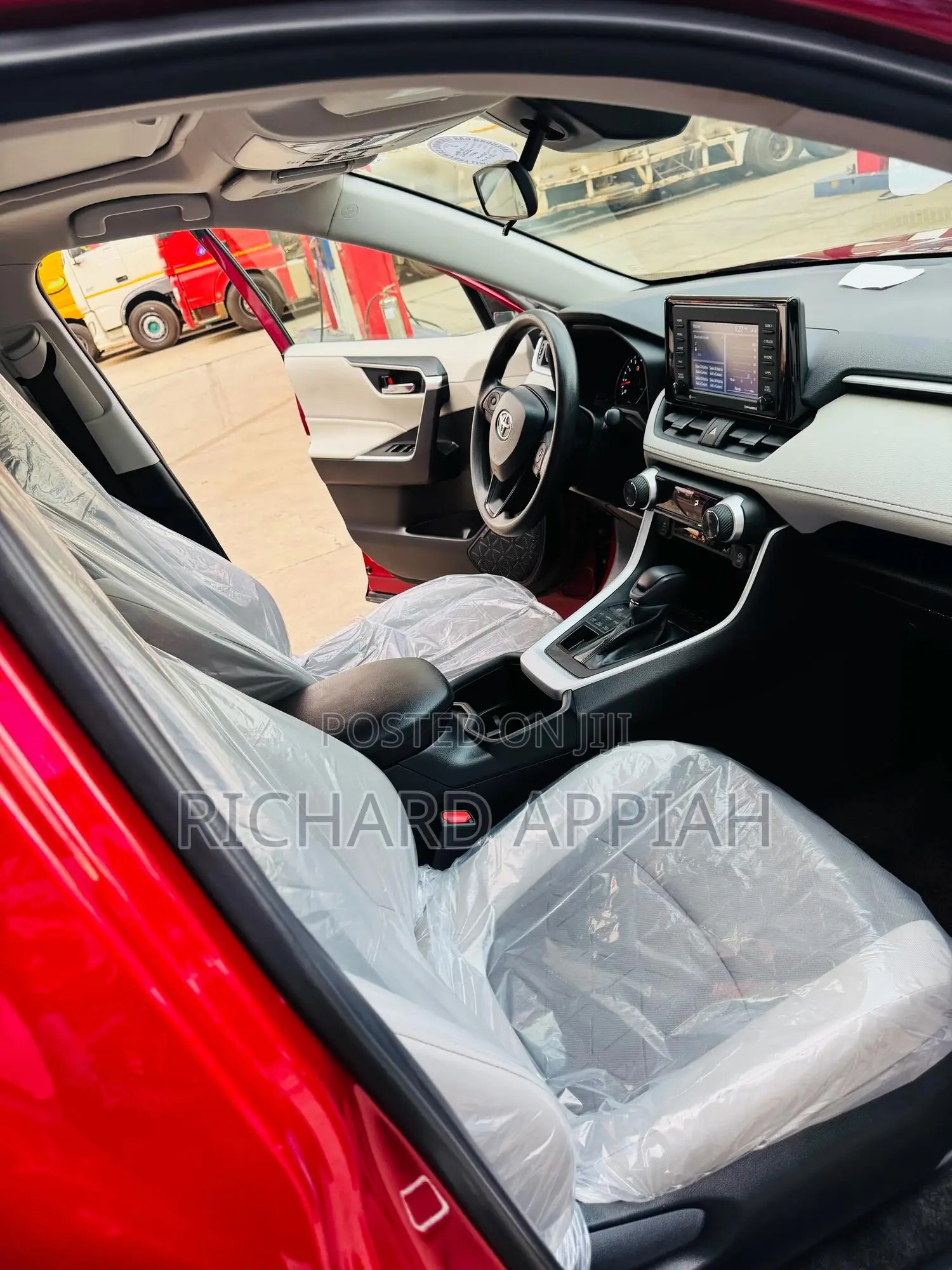 Toyota RAV4 XLE 2022 Red