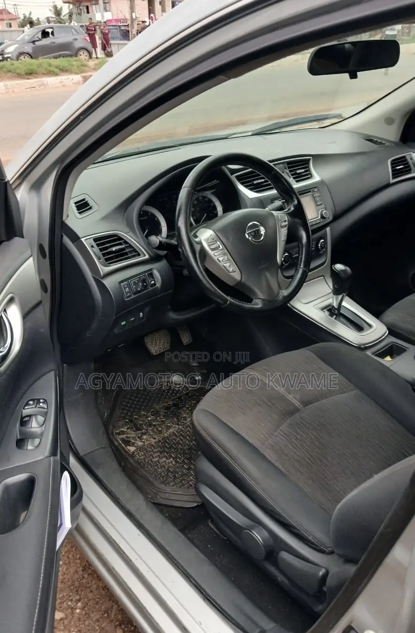 Nissan Versa 1.6 S Sedan 2012 Silver