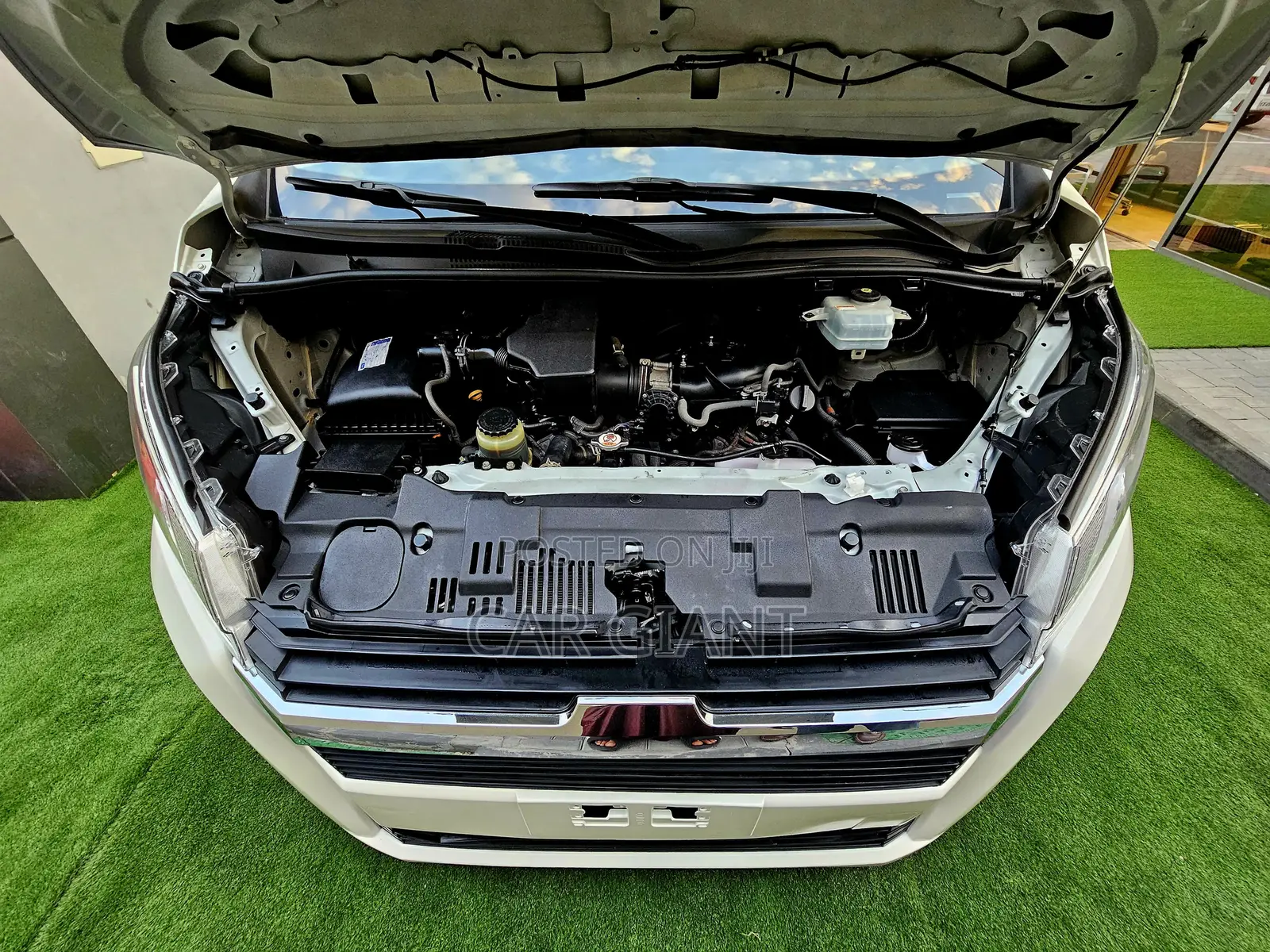 Toyota HiAce 2019 White