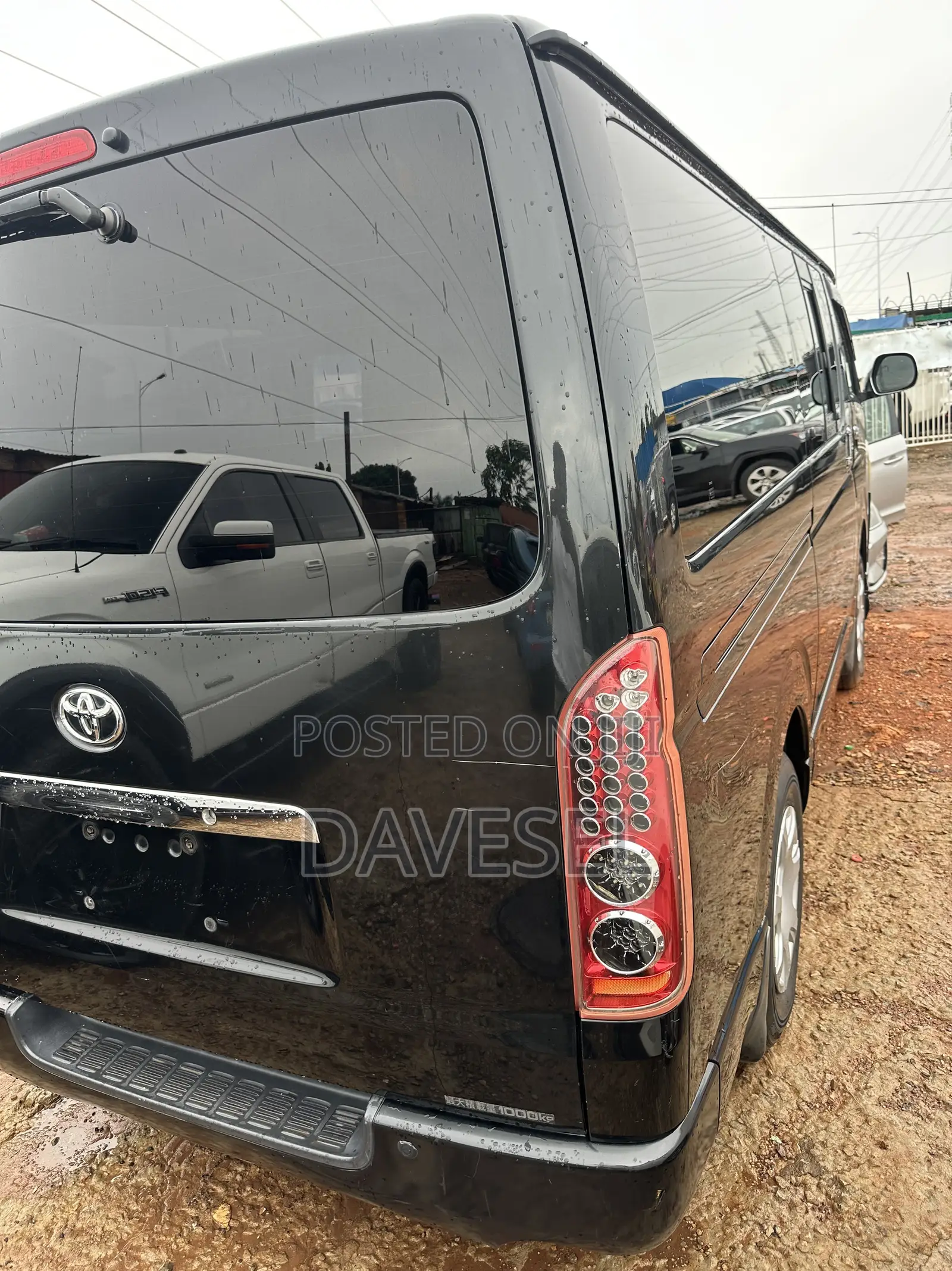 Toyota HiAce 2014 Black