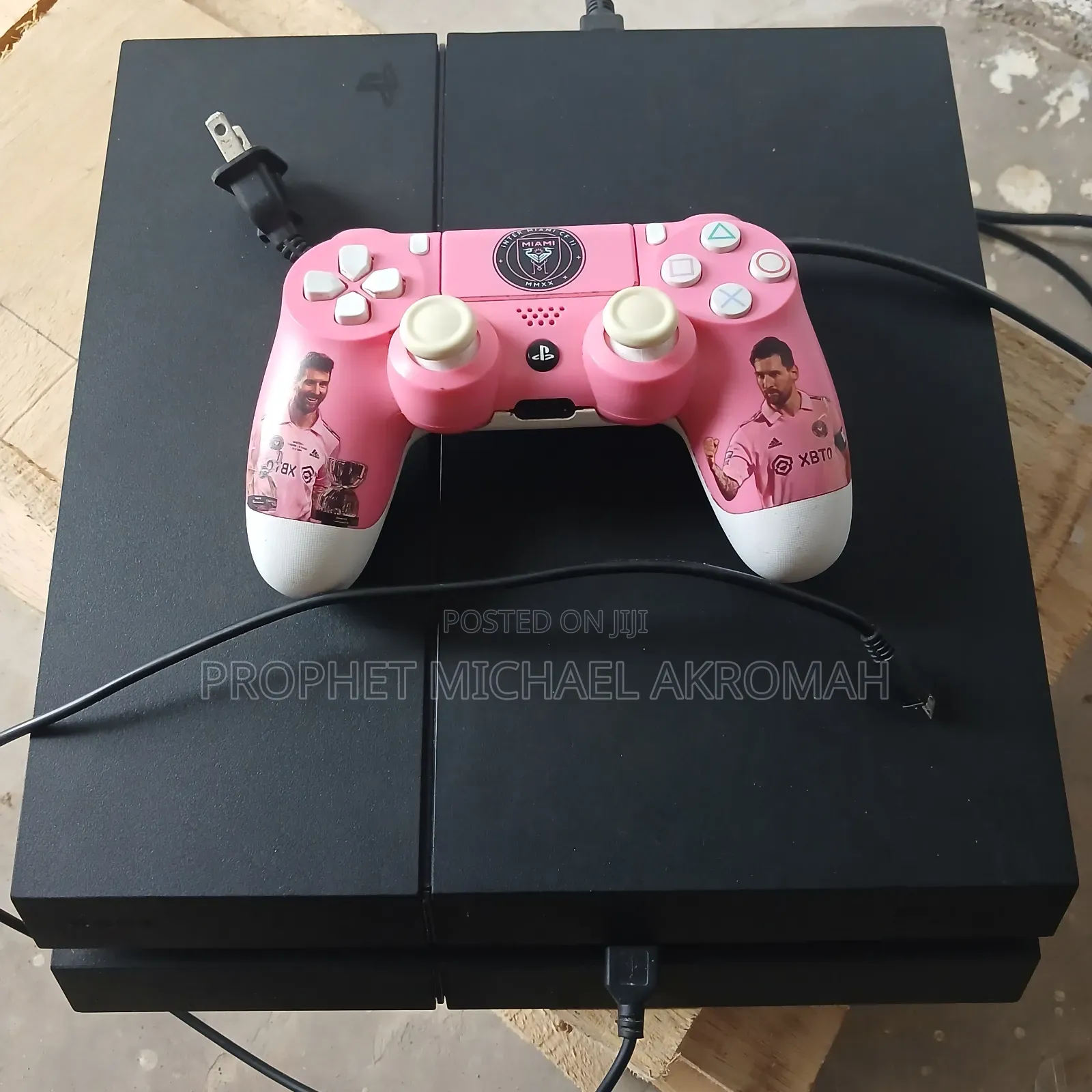 Ps4 Standard Jailbreak Console With 1 Controller and Three Games