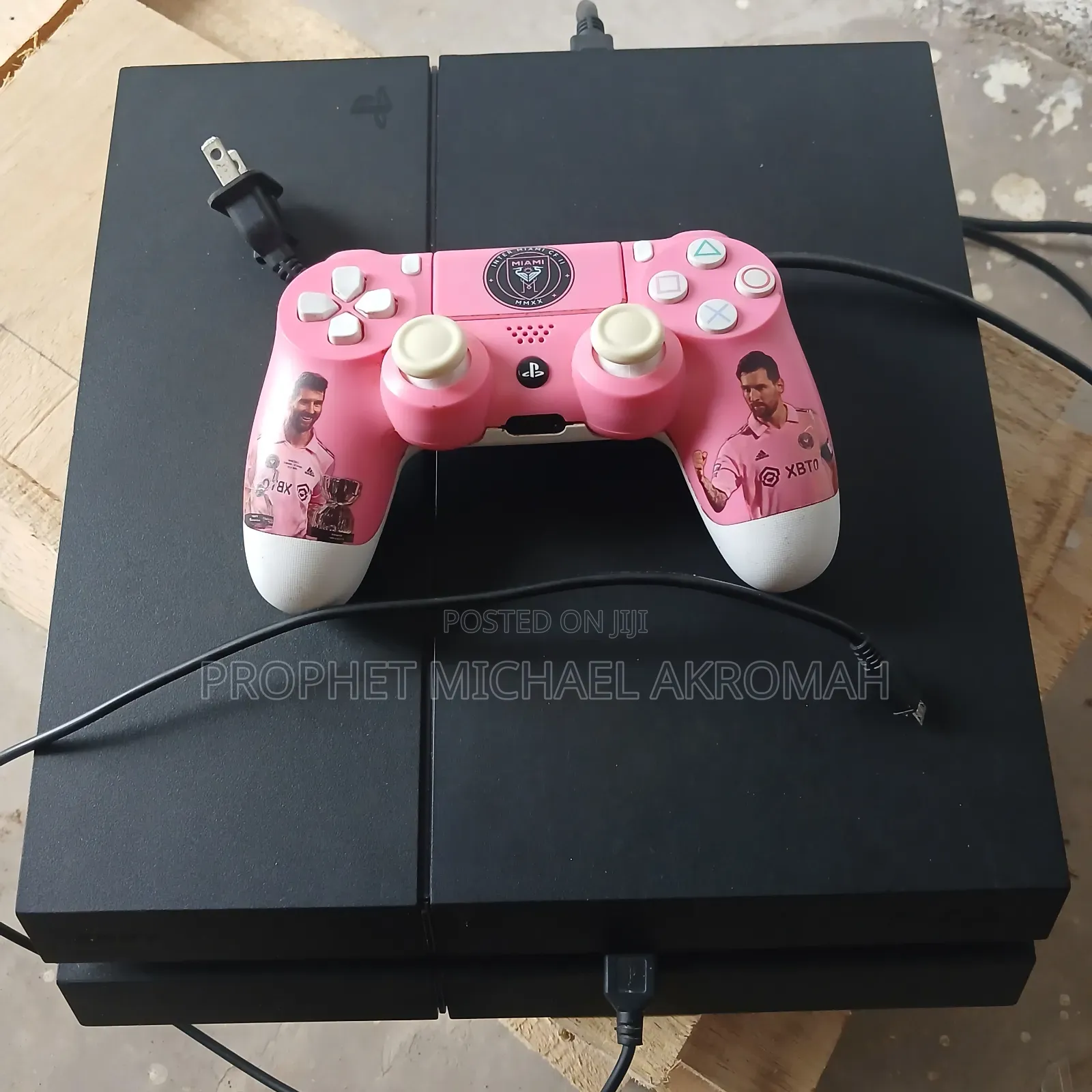 Ps4 Standard Jailbreak Console With 1 Controller and Three Games