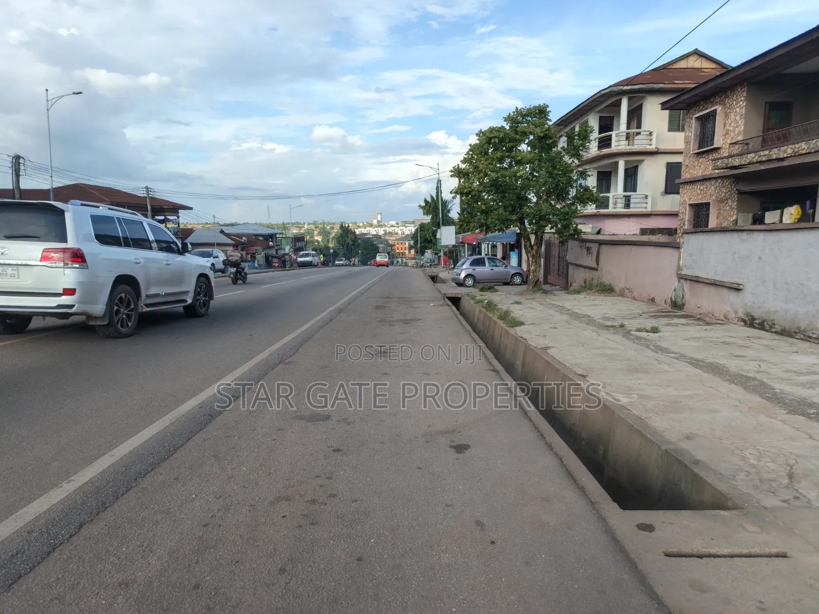 10bdrm House in Dechemso Kumasi for sale
