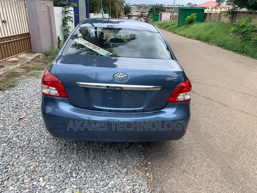 Toyota Yaris 2012 Gray