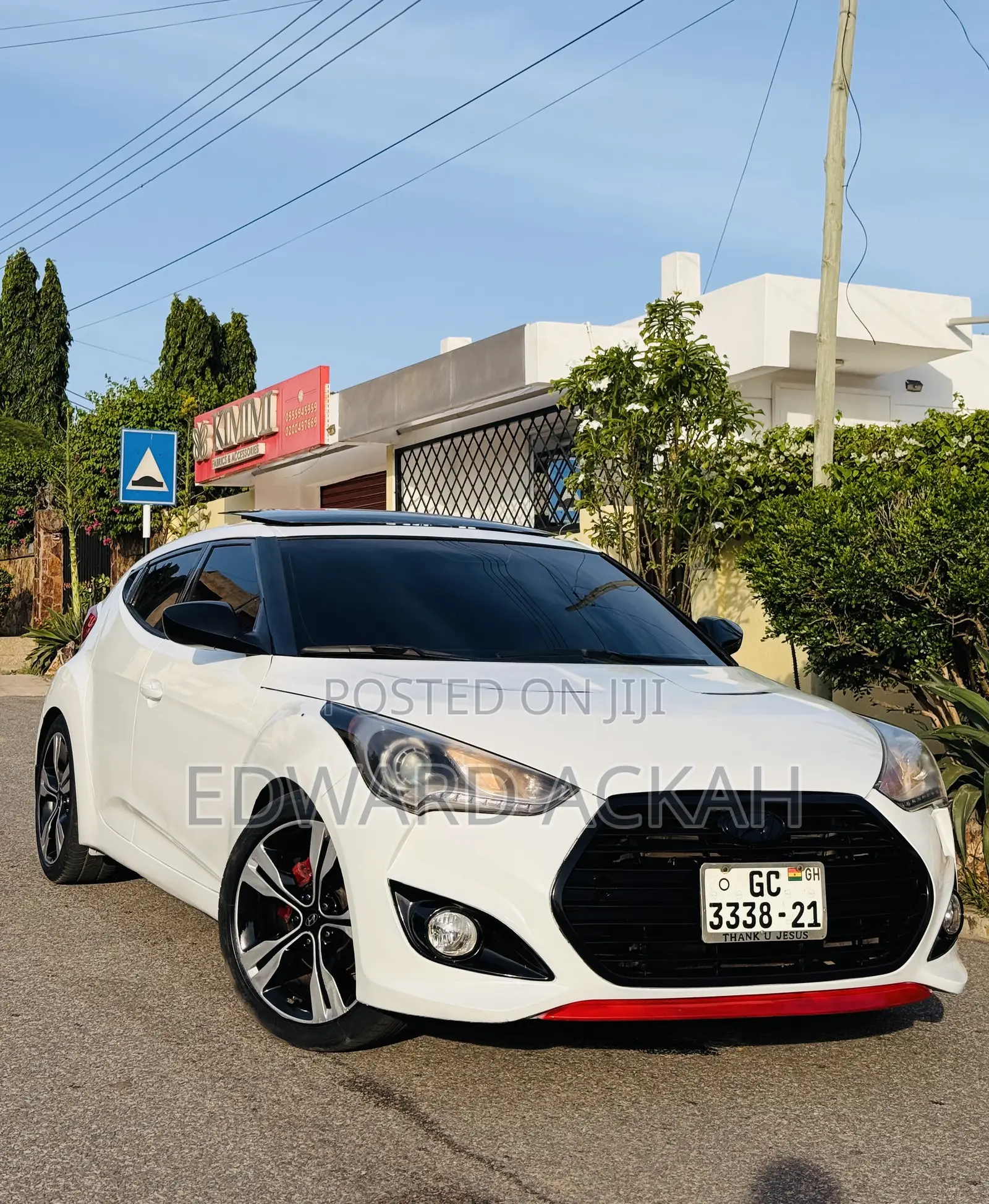 Hyundai Veloster 3dr Hatchback w/Red Interior (1.6L 4cyl 6AM) 2014
