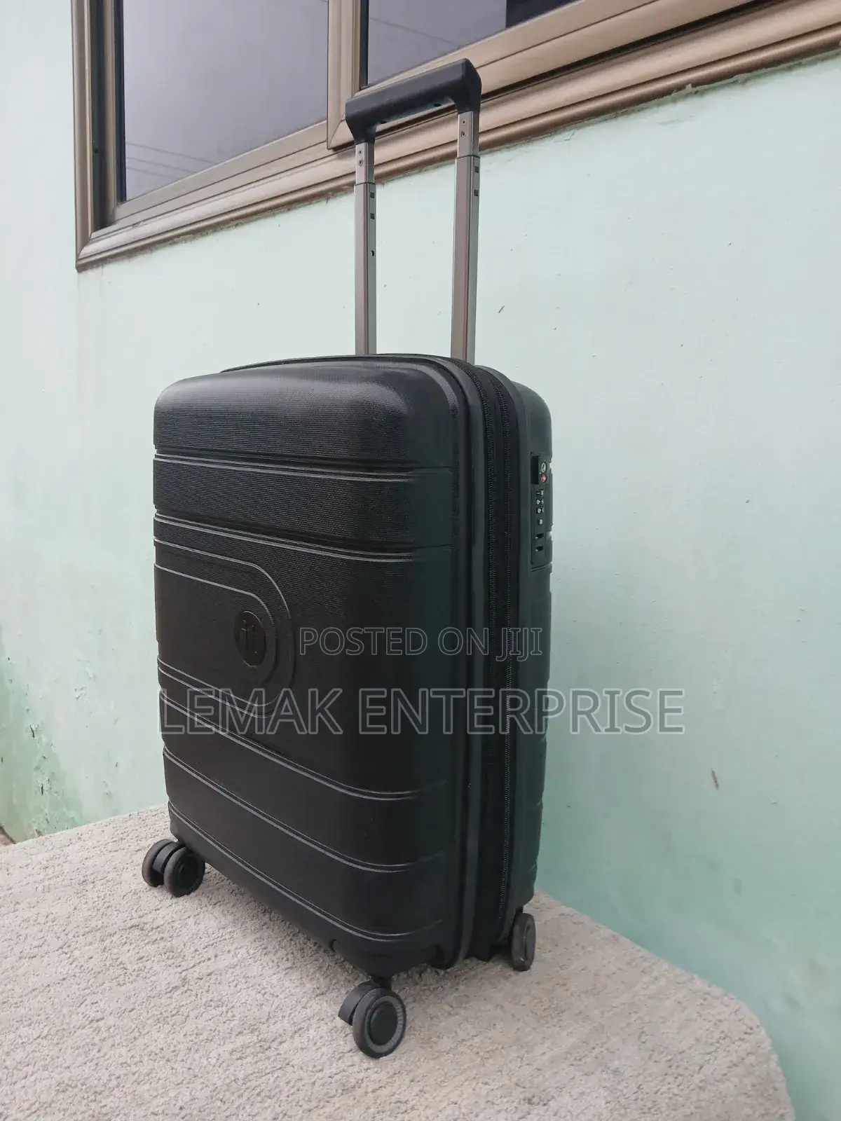 It Luggage Eco-Tough Hardside Spinner Traveling Suitcase