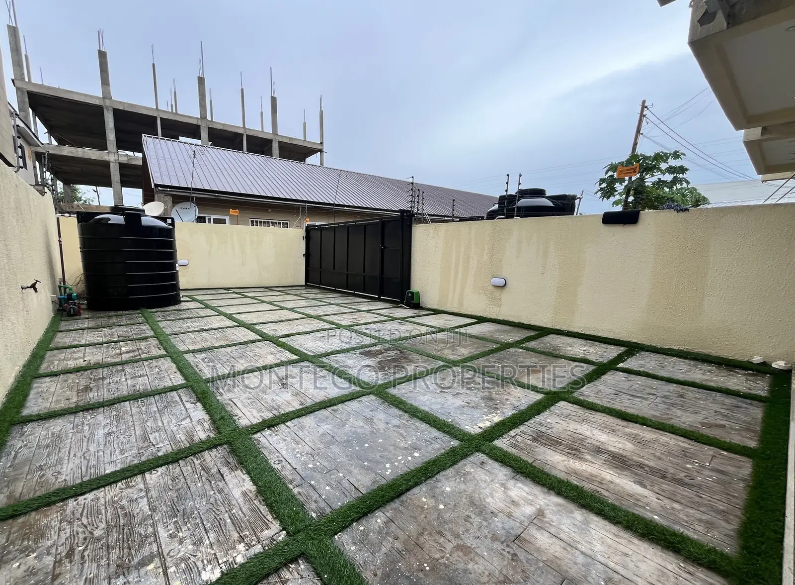 2bdrm Duplex in Adjiringanor, School Junction for sale