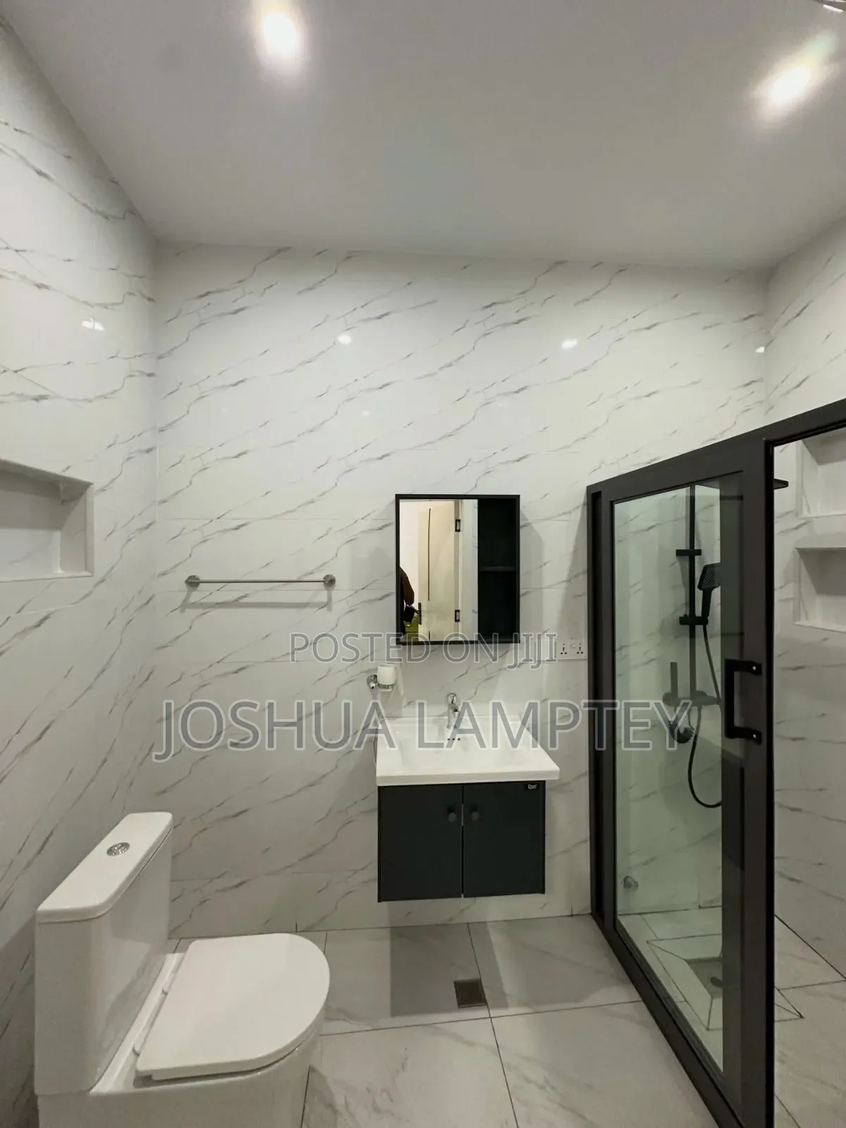 2bdrm House in School Junction for sale