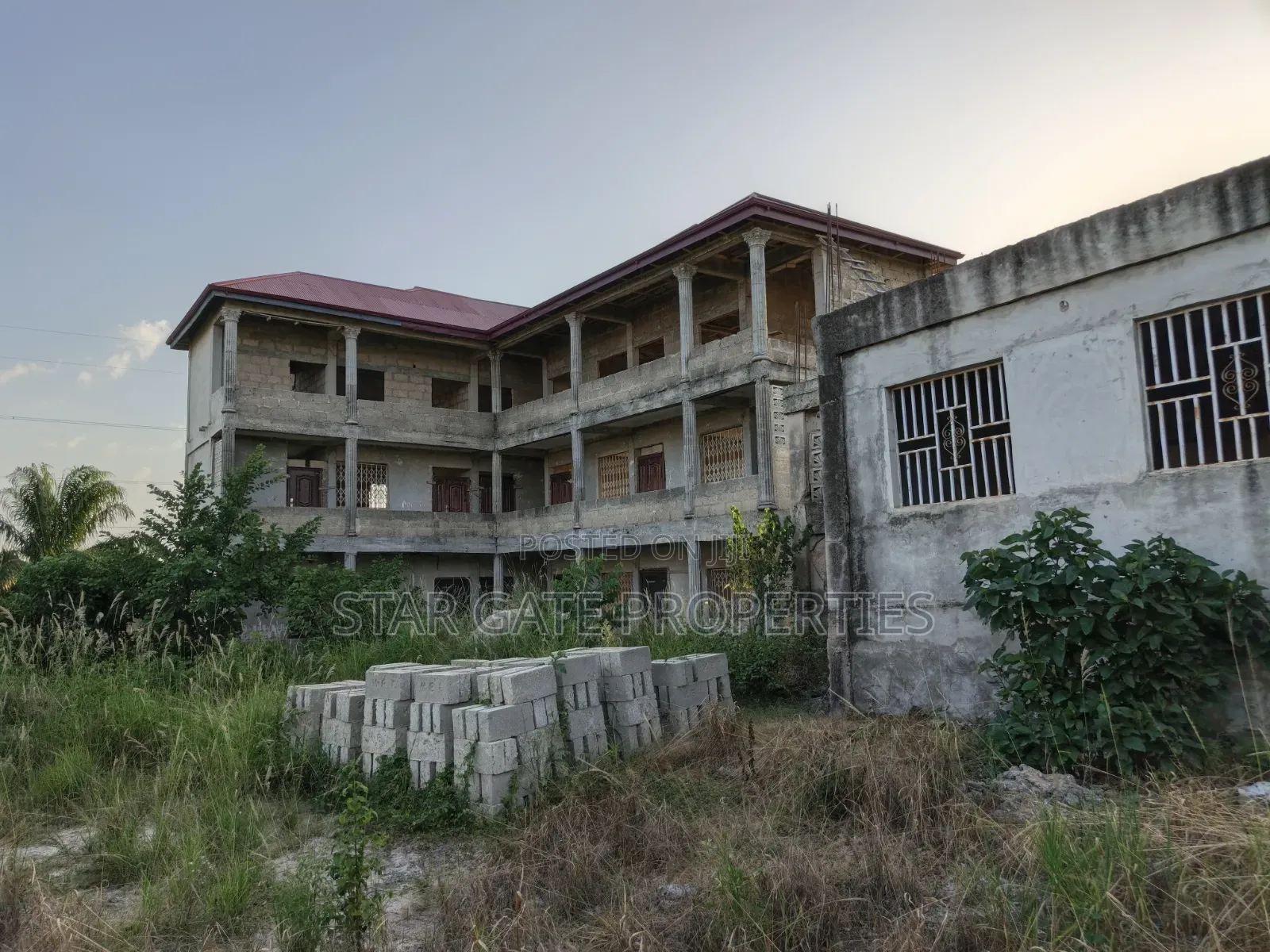 11bdrm House in Adesina (Near, Kumasi Metropolitan for sale
