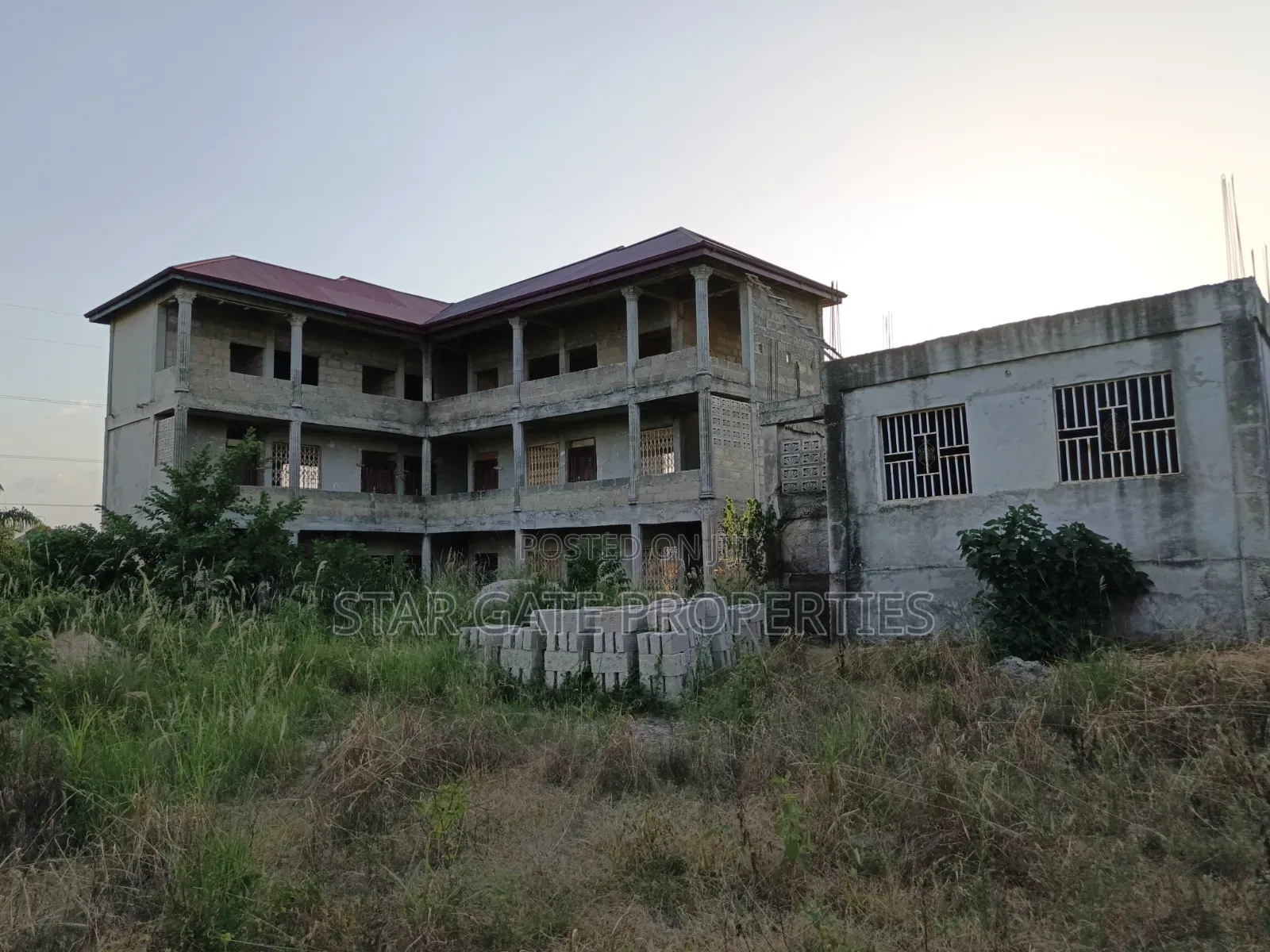 11bdrm House in Adesina (Near, Kumasi Metropolitan for sale