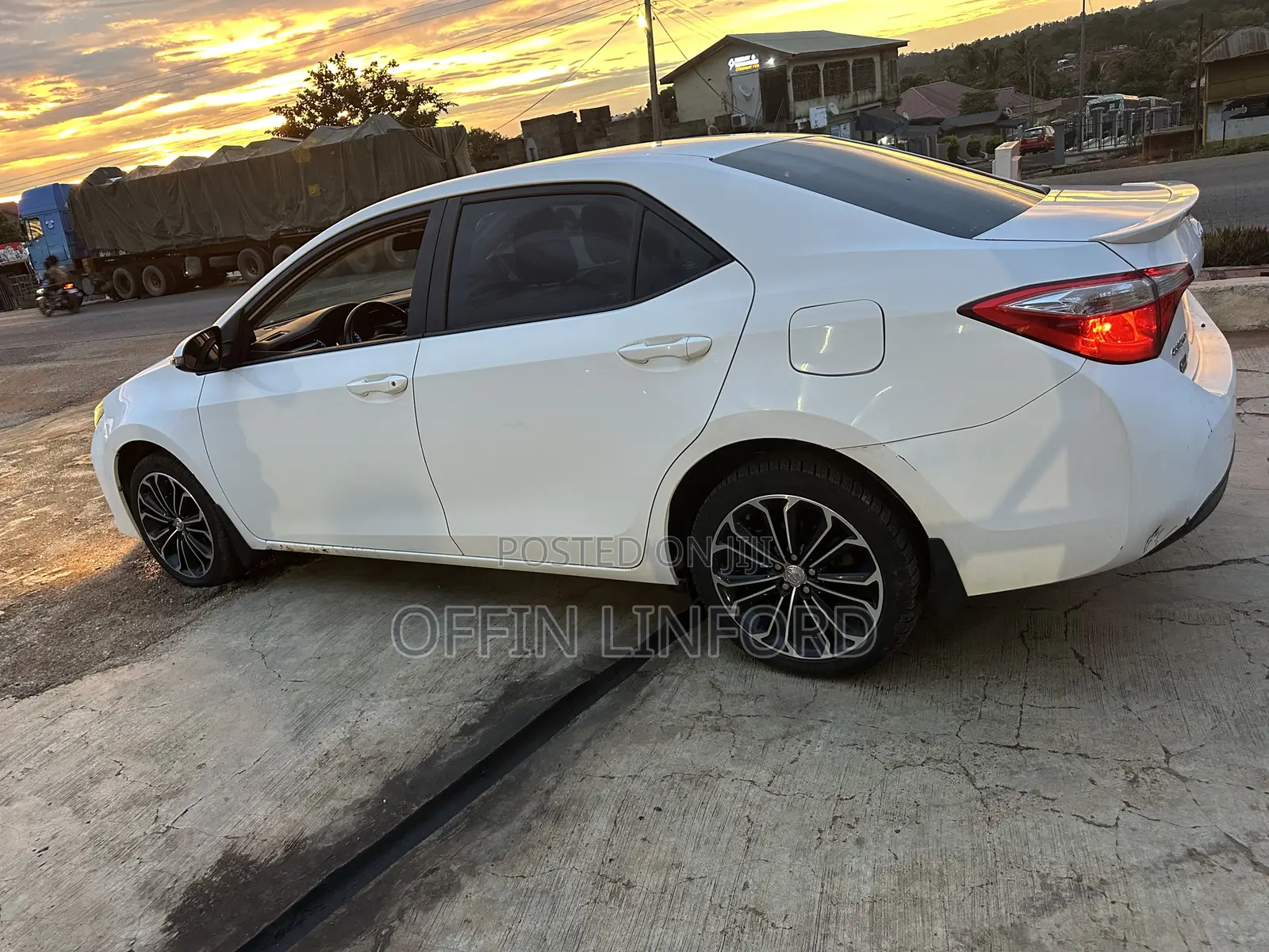 Toyota Corolla S 4dr Sedan (1.8L 4cyl CVT) 2016 White