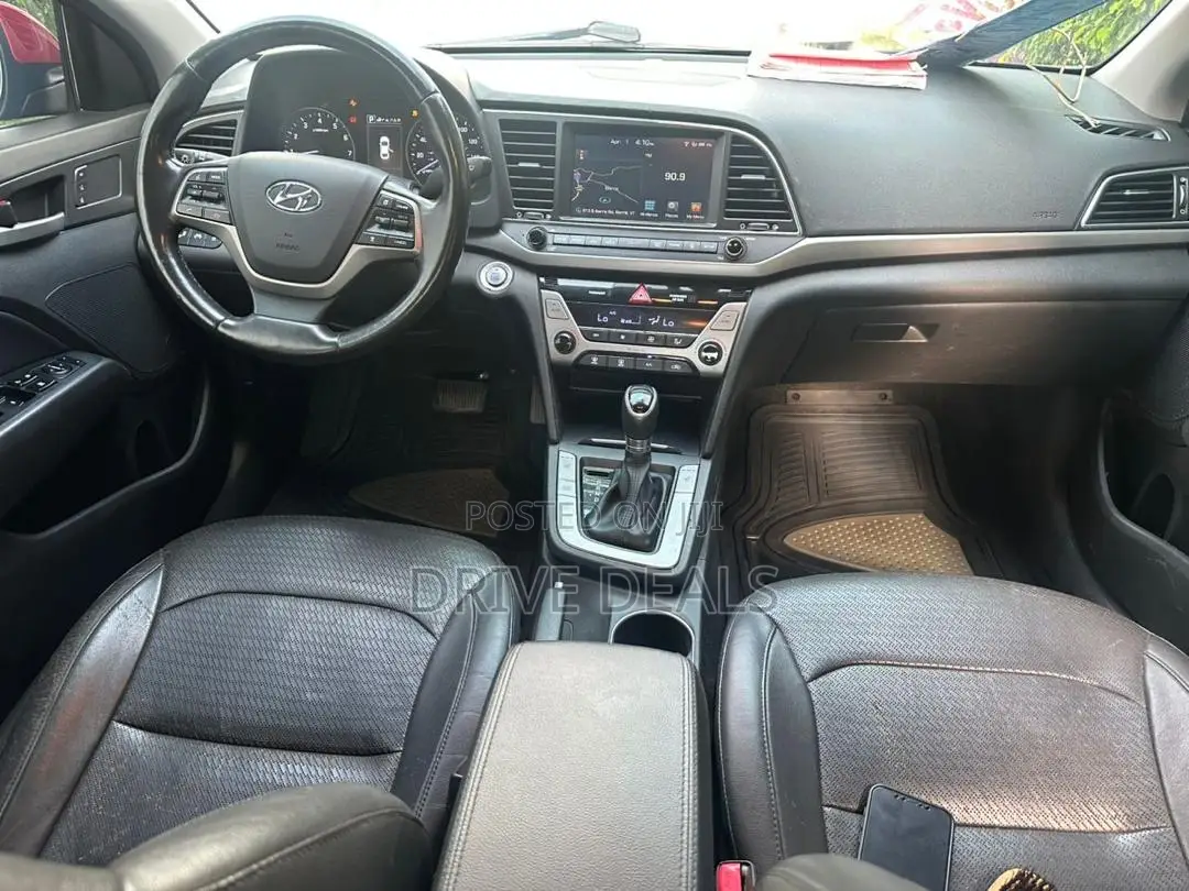 Hyundai Elantra Limited Sedan FWD (2.0L 4cyl 6A) 2017 Red