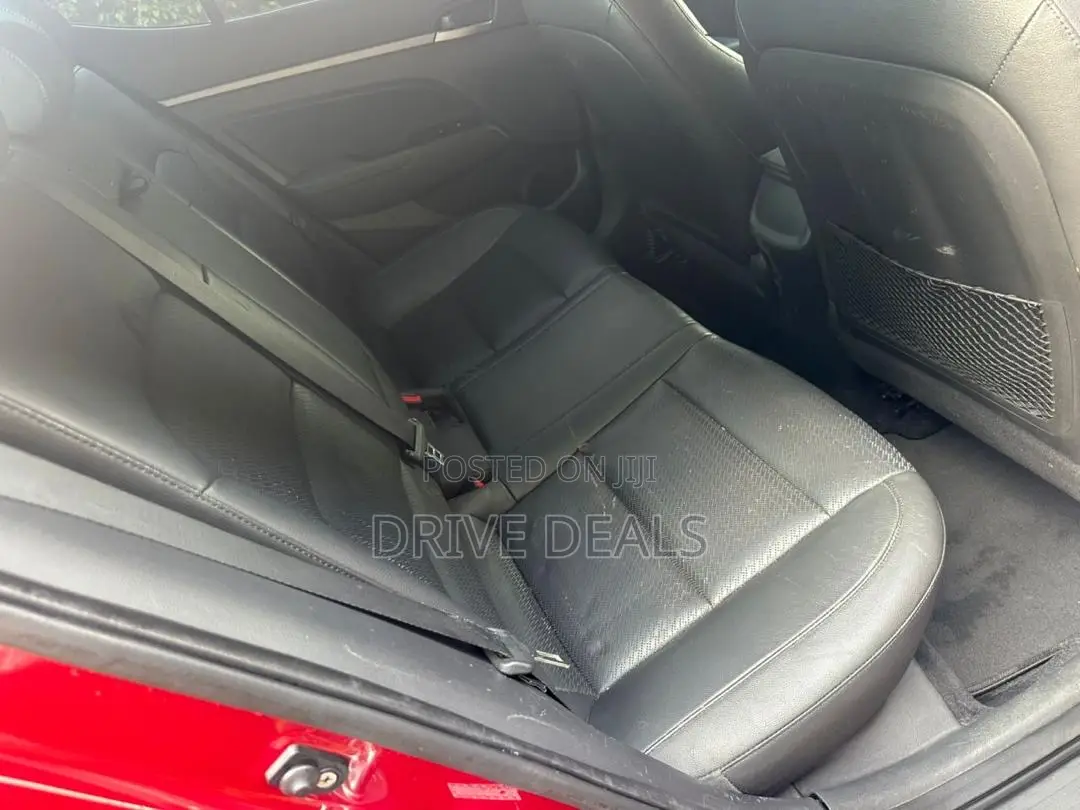 Hyundai Elantra Limited Sedan FWD (2.0L 4cyl 6A) 2017 Red