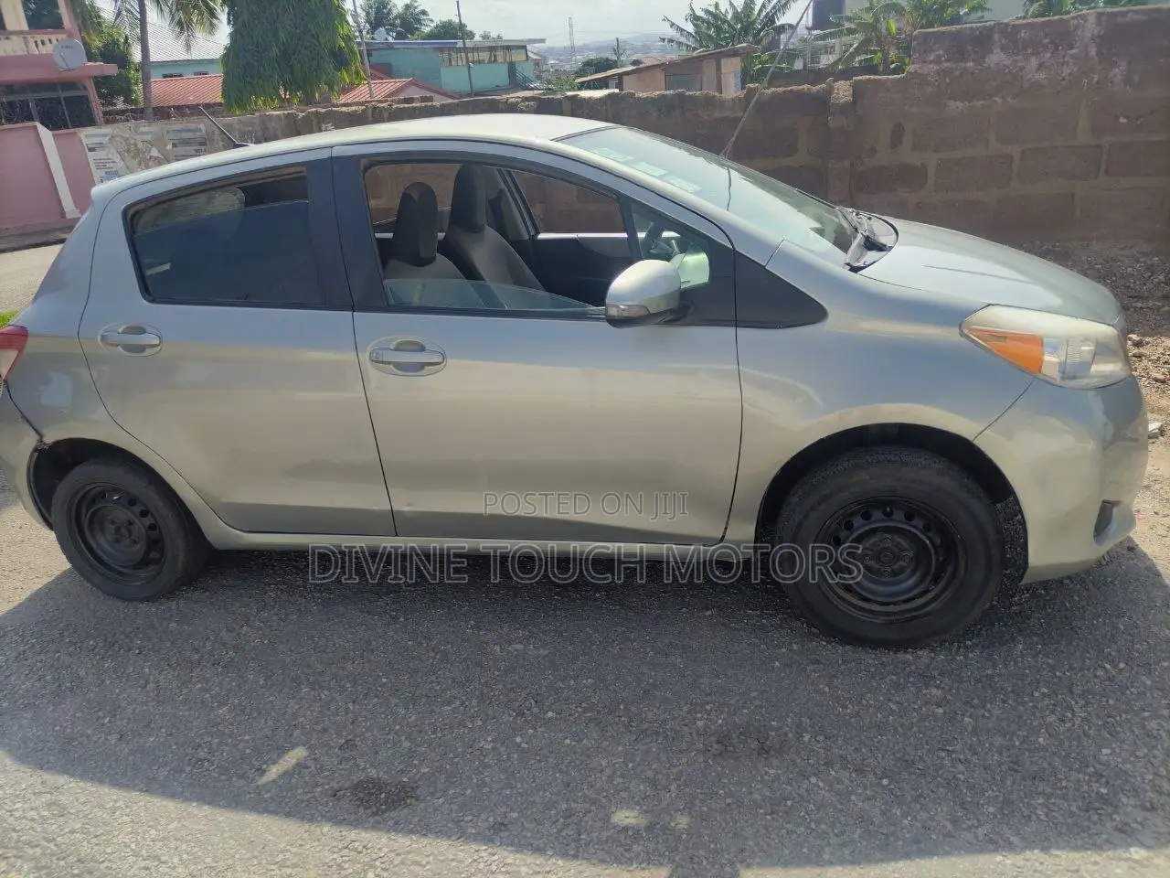 Toyota Vitz 1.3 AWD 5dr 2013 Gray