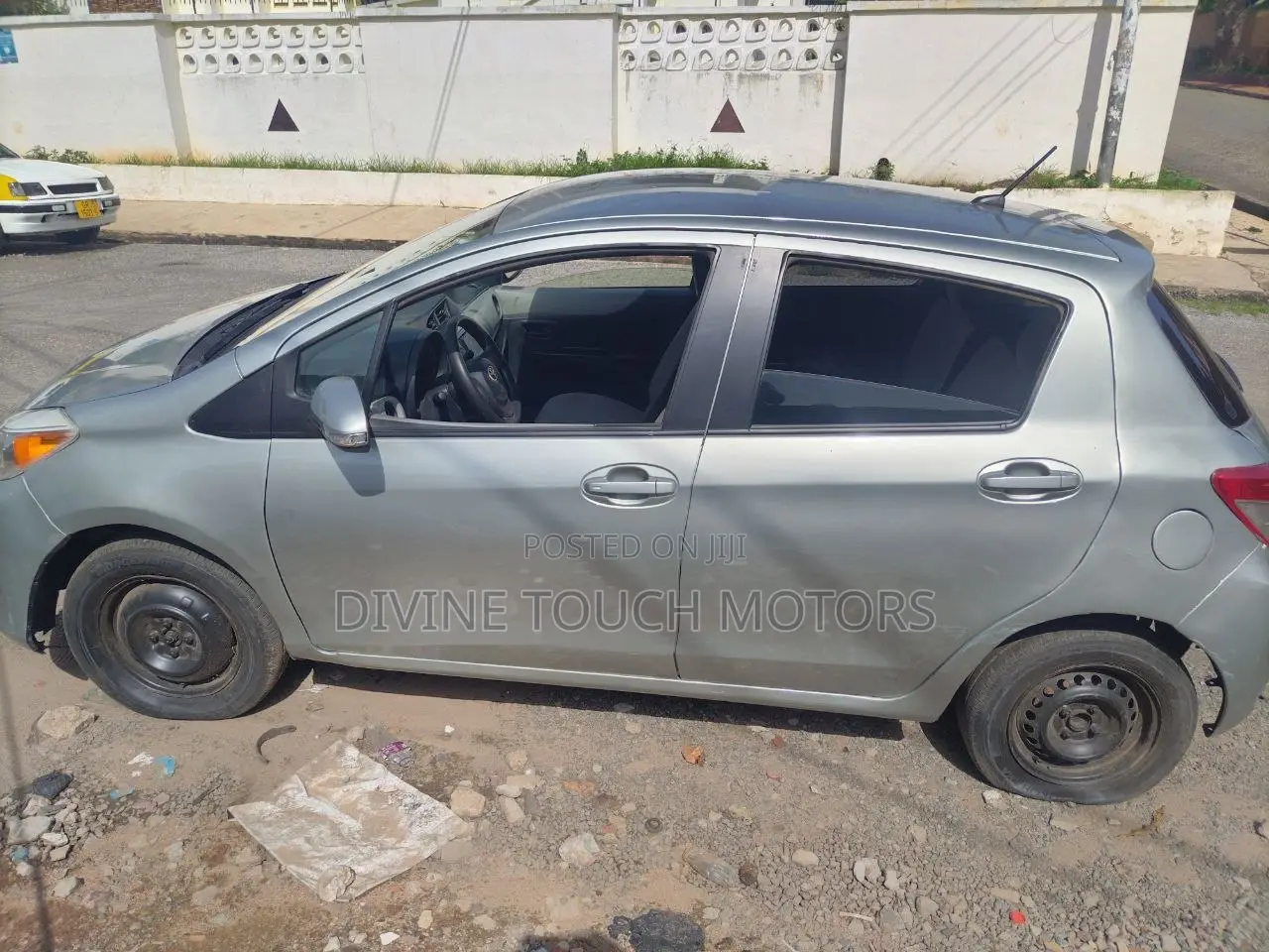 Toyota Vitz 1.3 AWD 5dr 2013 Gray