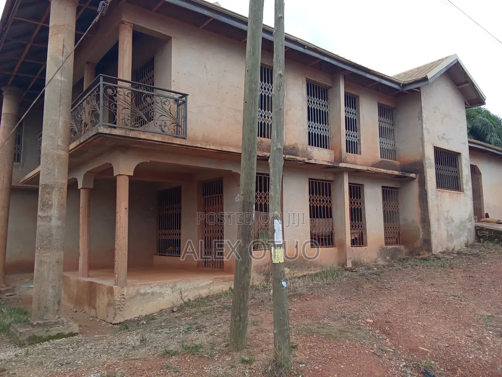 7bdrm House in Alex Otuo Properties, Kumasi Metropolitan for sale