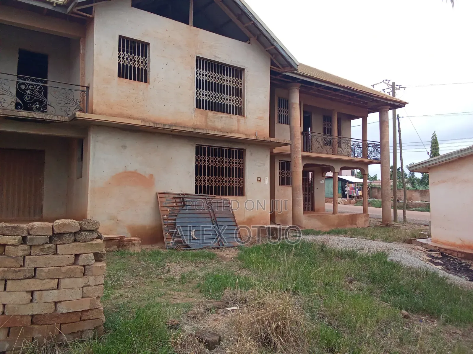 7bdrm House in Alex Otuo Properties, Kumasi Metropolitan for sale