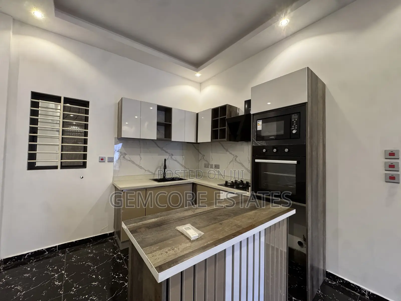 2bdrm Townhouse / Terrace in Nanakrom, Ashaley Botwe for rent