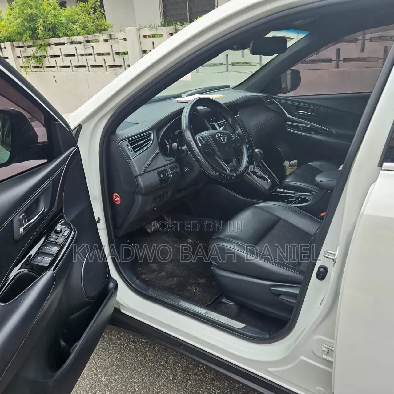 Toyota Harrier 2.0 2019 White