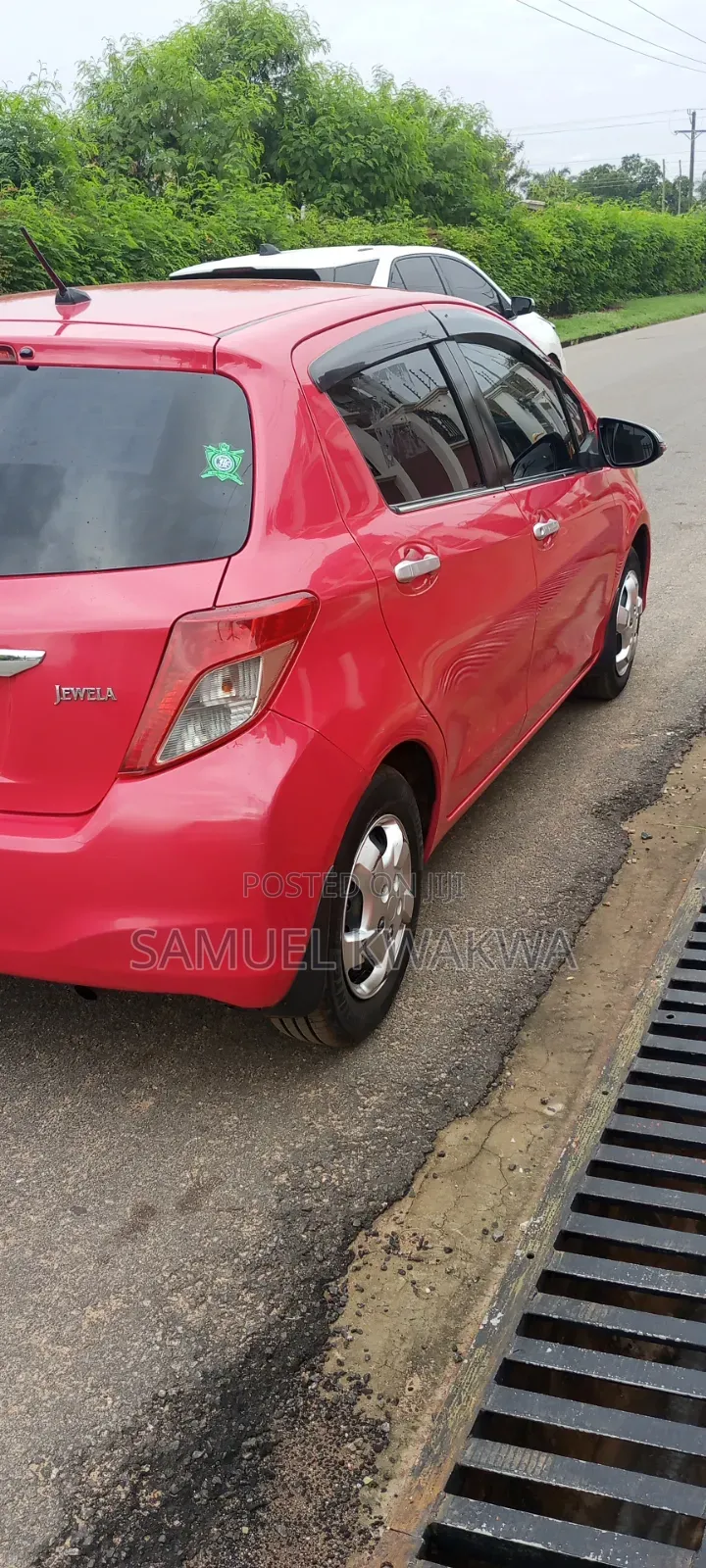 Toyota Vitz 2013 Red