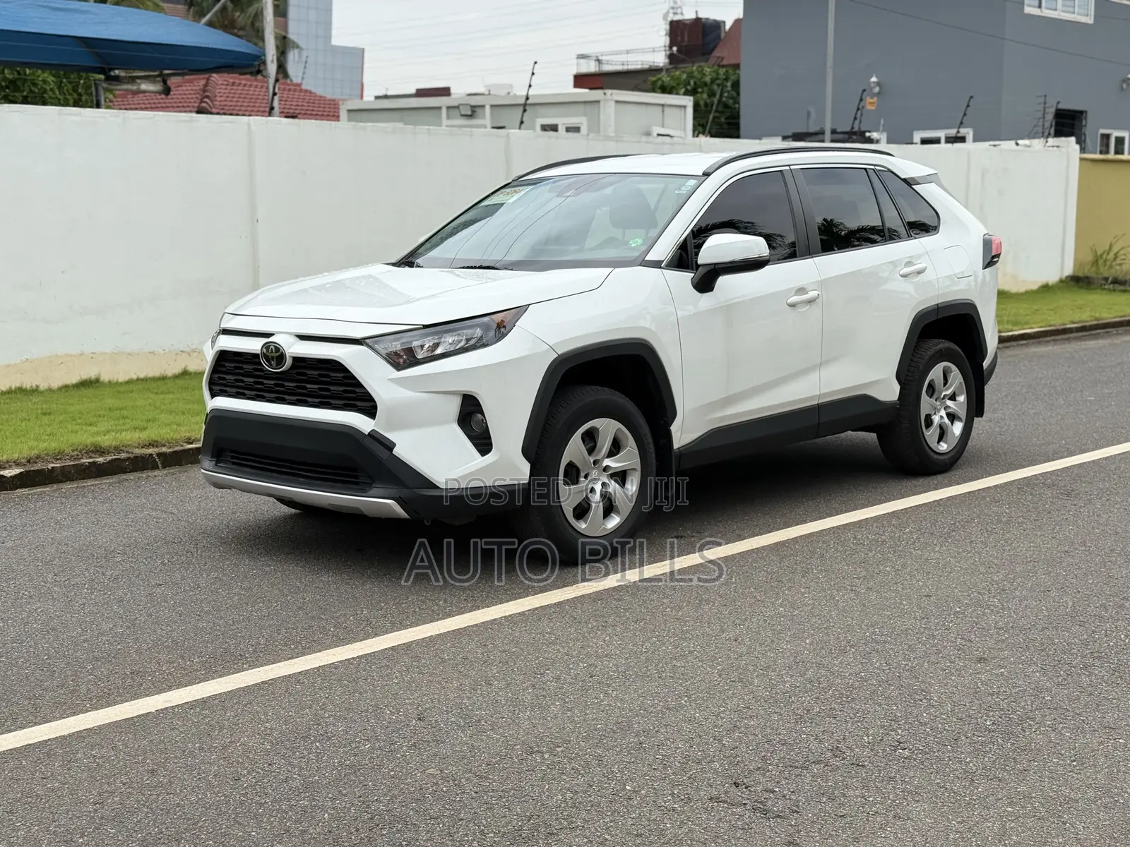 Toyota RAV4 LE AWD 2019 White