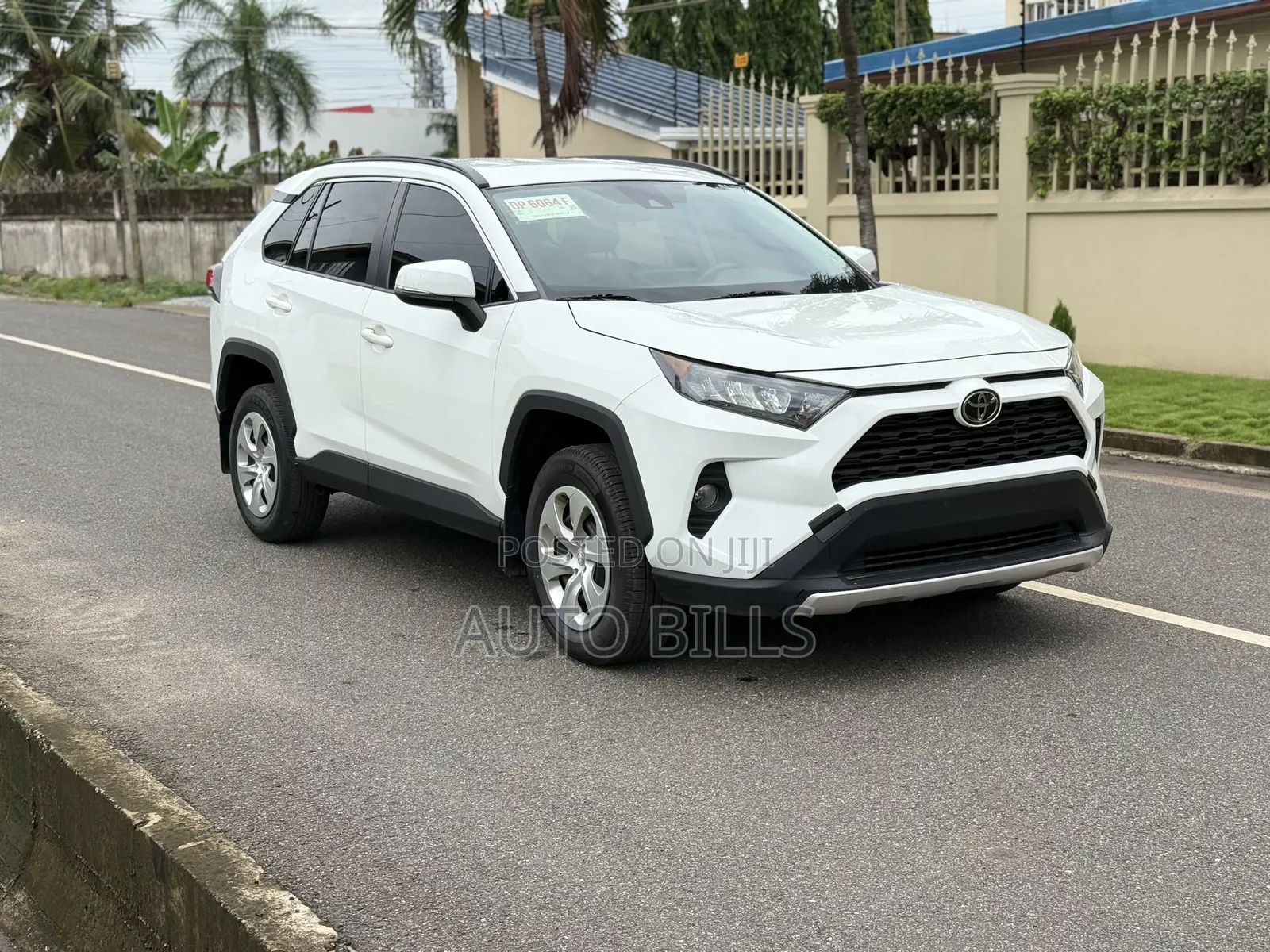 Toyota RAV4 LE AWD 2019 White