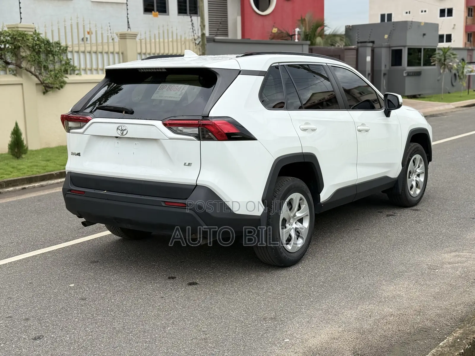 Toyota RAV4 LE AWD 2019 White