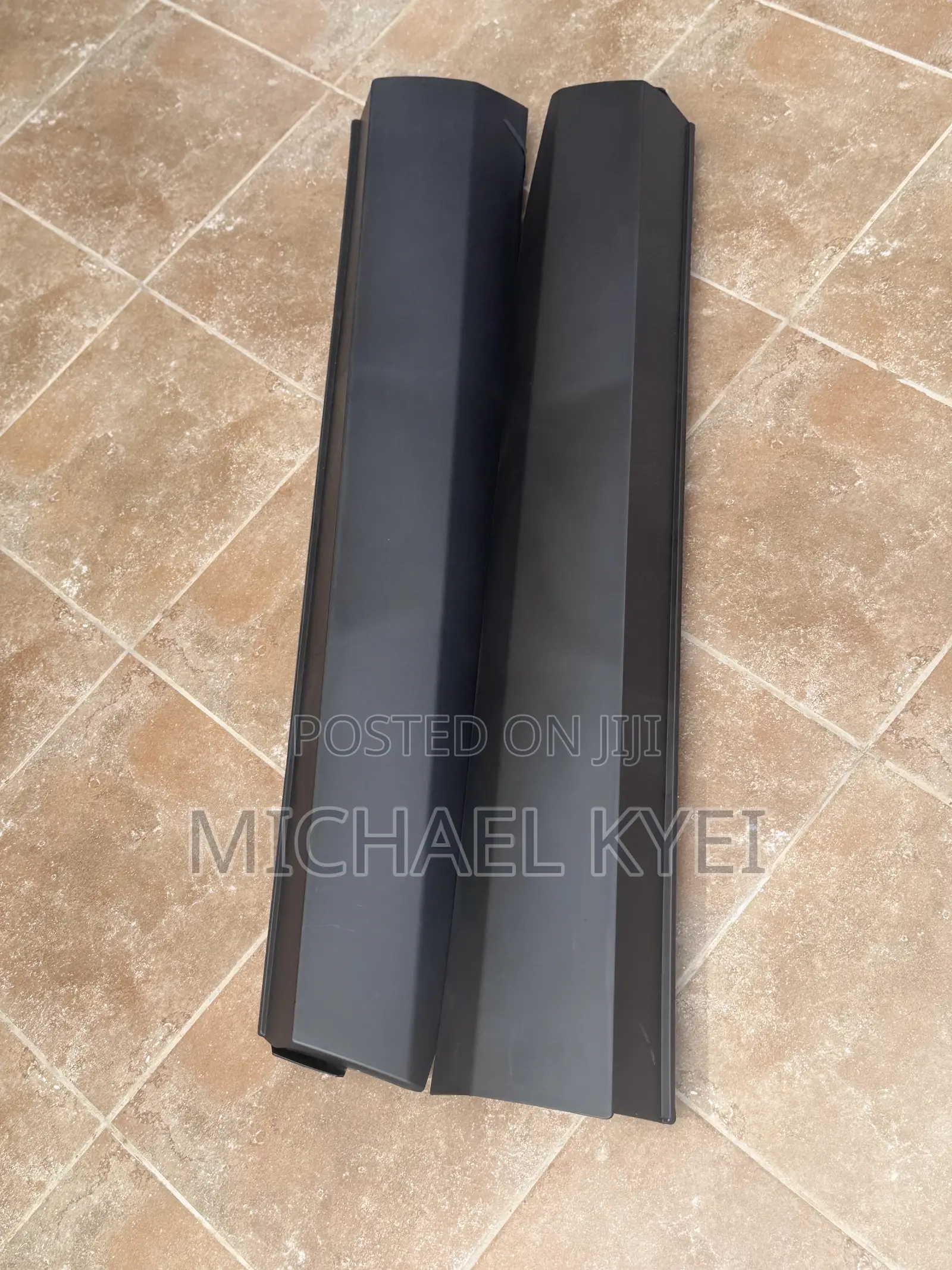 Toyota Highlander 24 - 25 Door Moulding Front