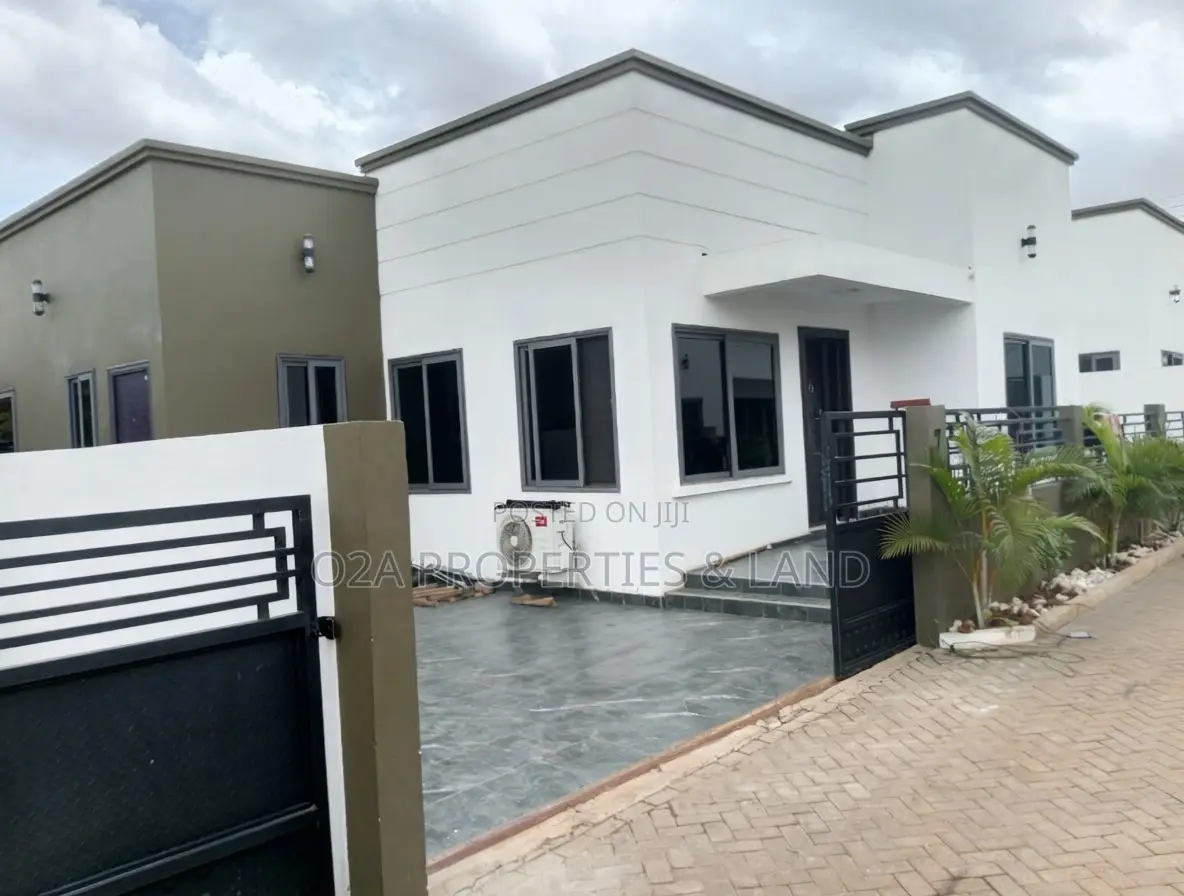 3bdrm Townhouse / Terrace in Adenta, Barrier for rent