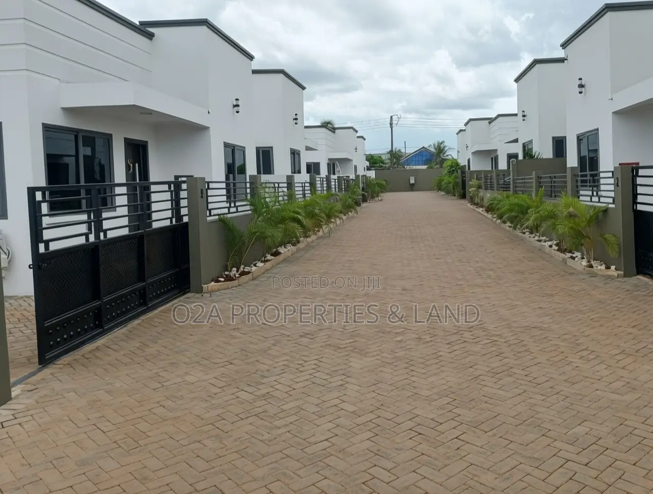 3bdrm Townhouse / Terrace in Adenta, Barrier for rent