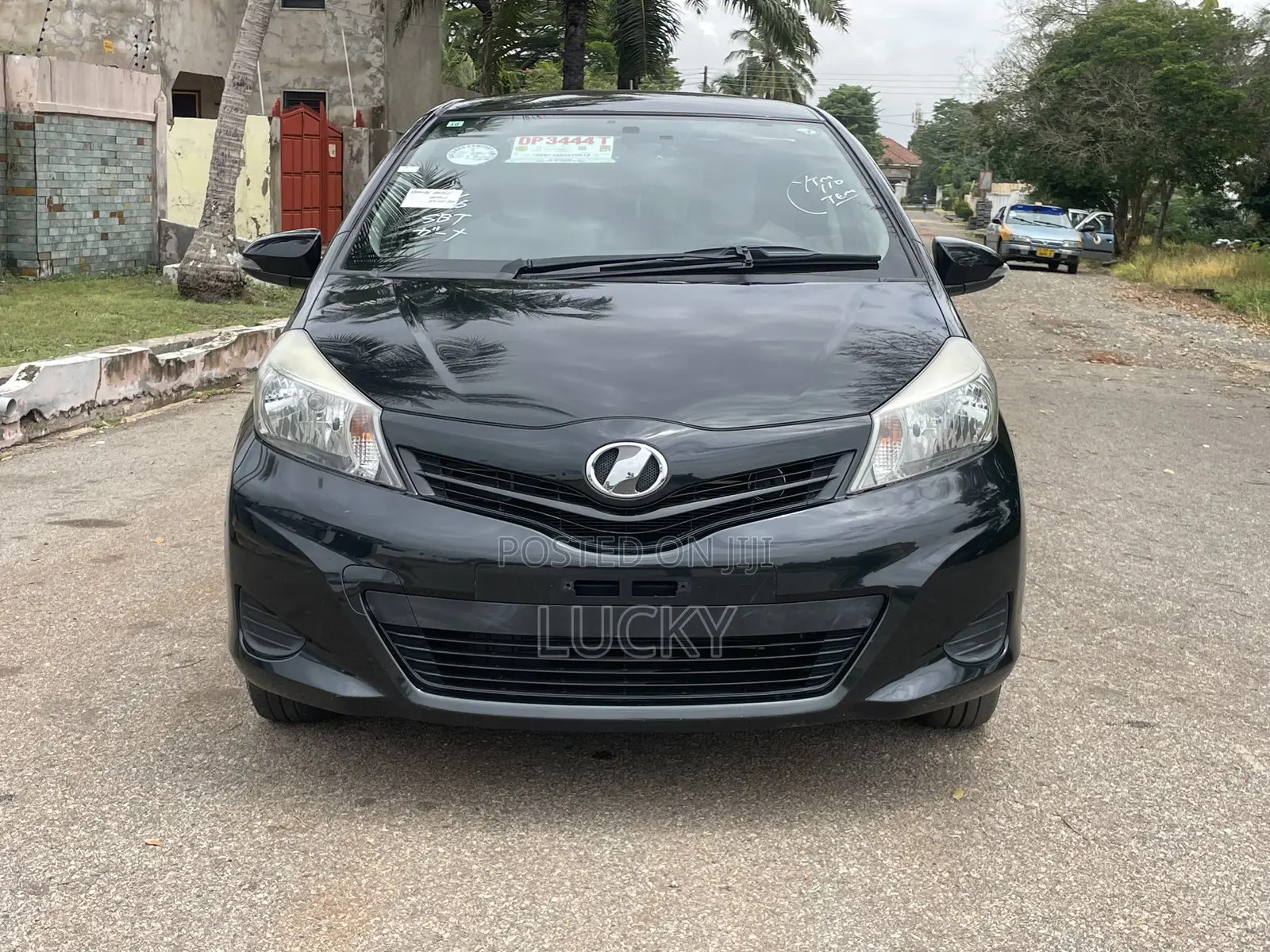 Toyota Vitz 1.3 AWD 5dr 2013 Black