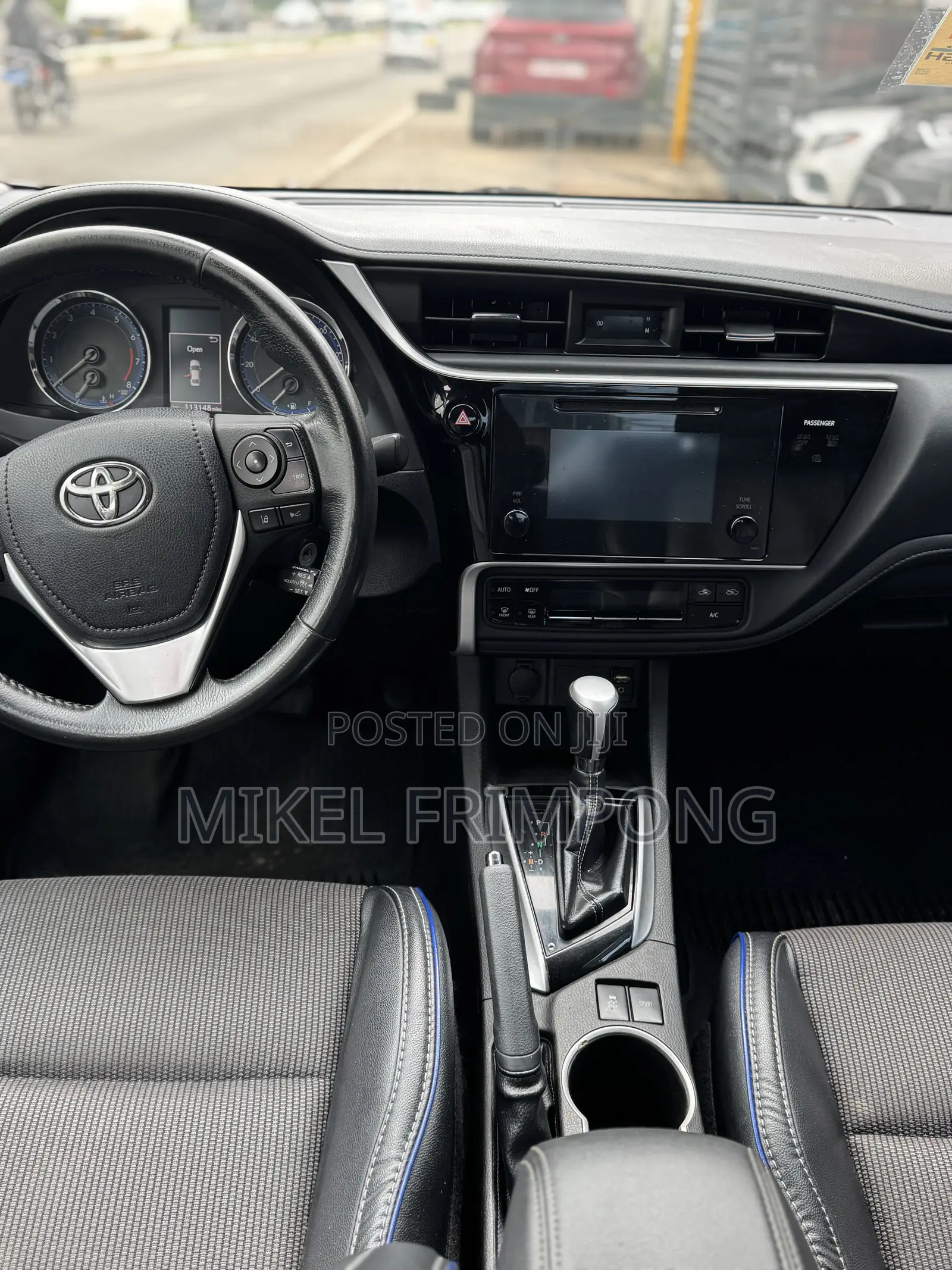 Toyota Corolla SE (1.8L 4cyl 2A) 2018 White