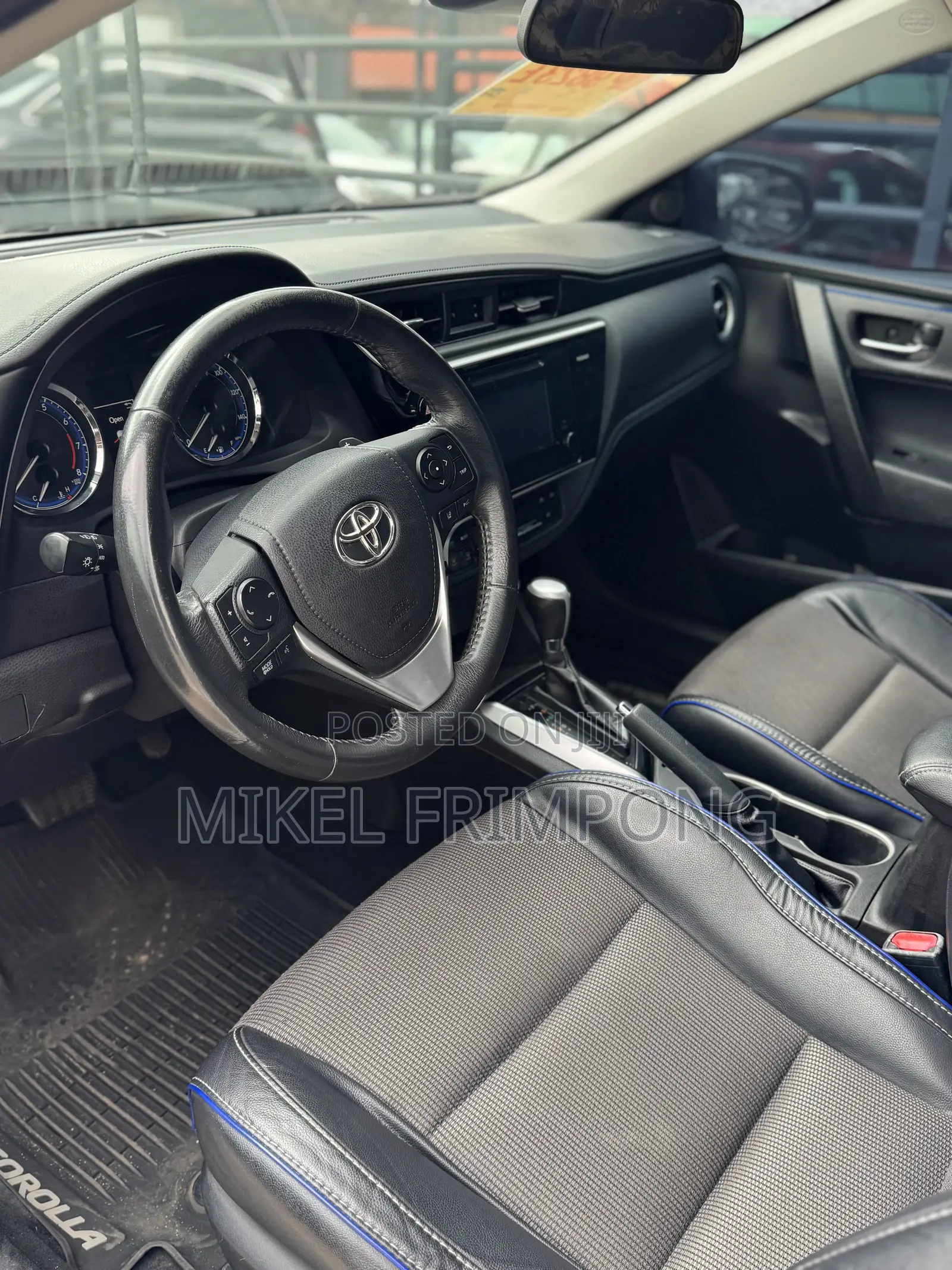 Toyota Corolla SE (1.8L 4cyl 2A) 2018 White