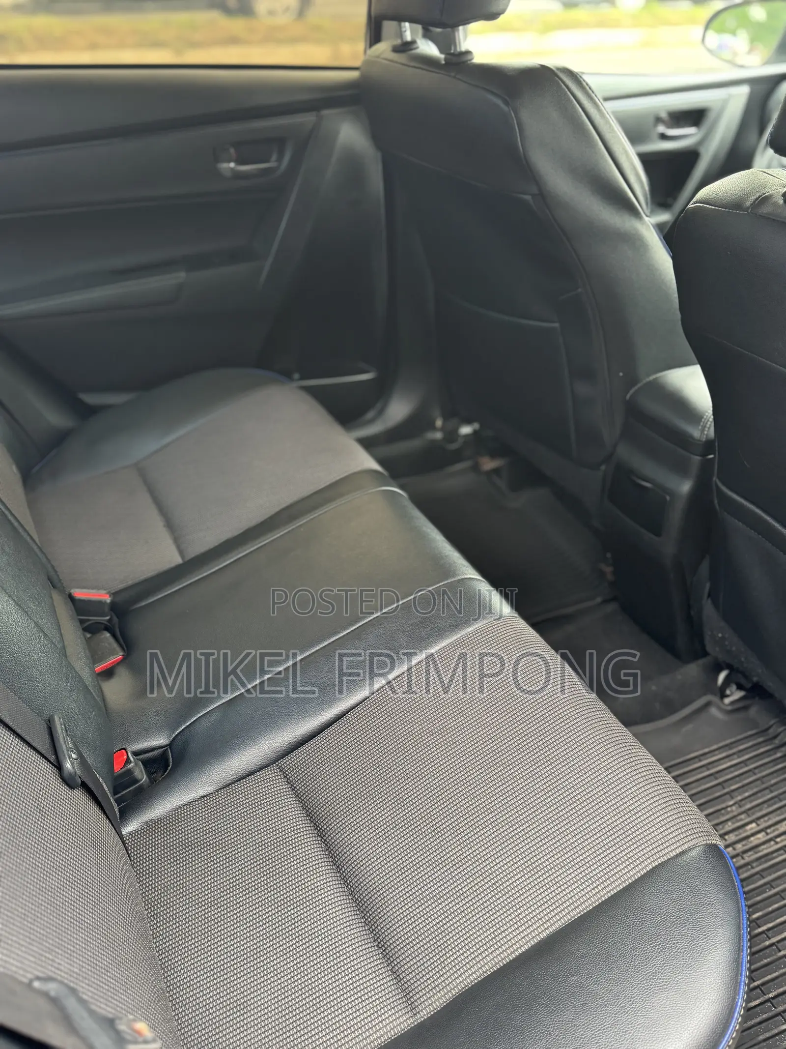 Toyota Corolla SE (1.8L 4cyl 2A) 2018 White