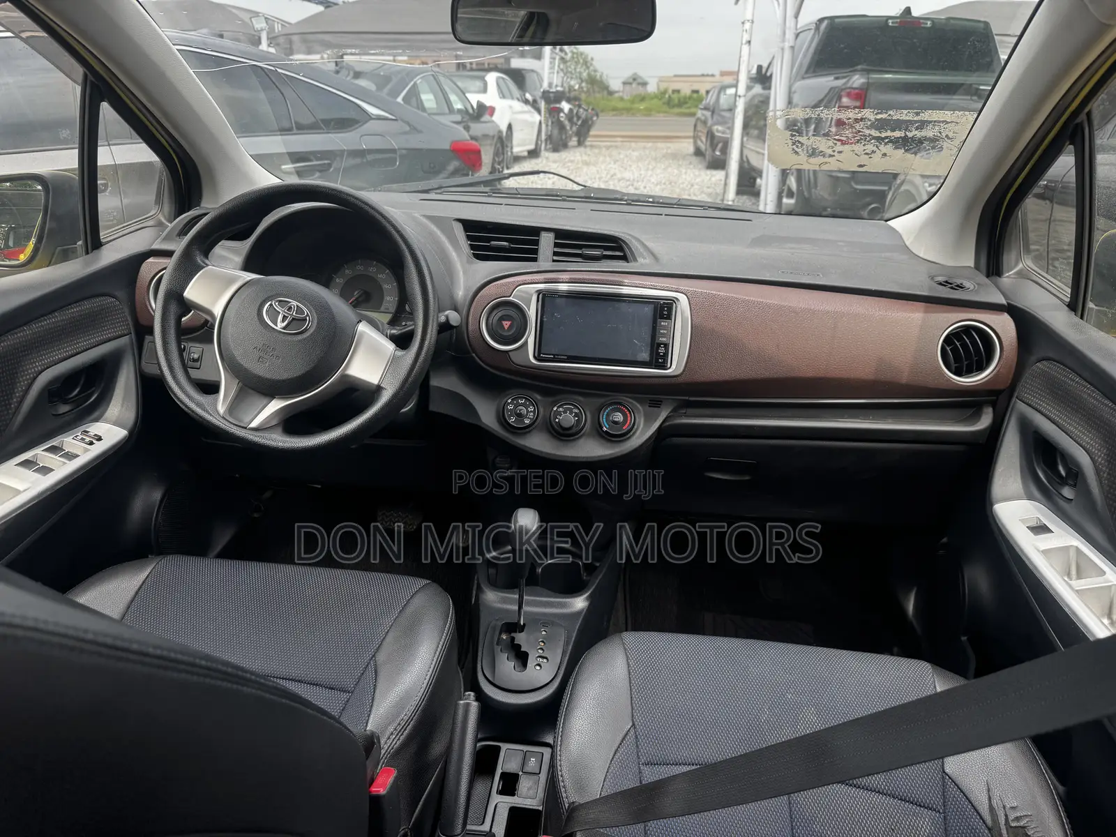 Toyota Vitz 1.0 FWD 5dr 2015 Yellow