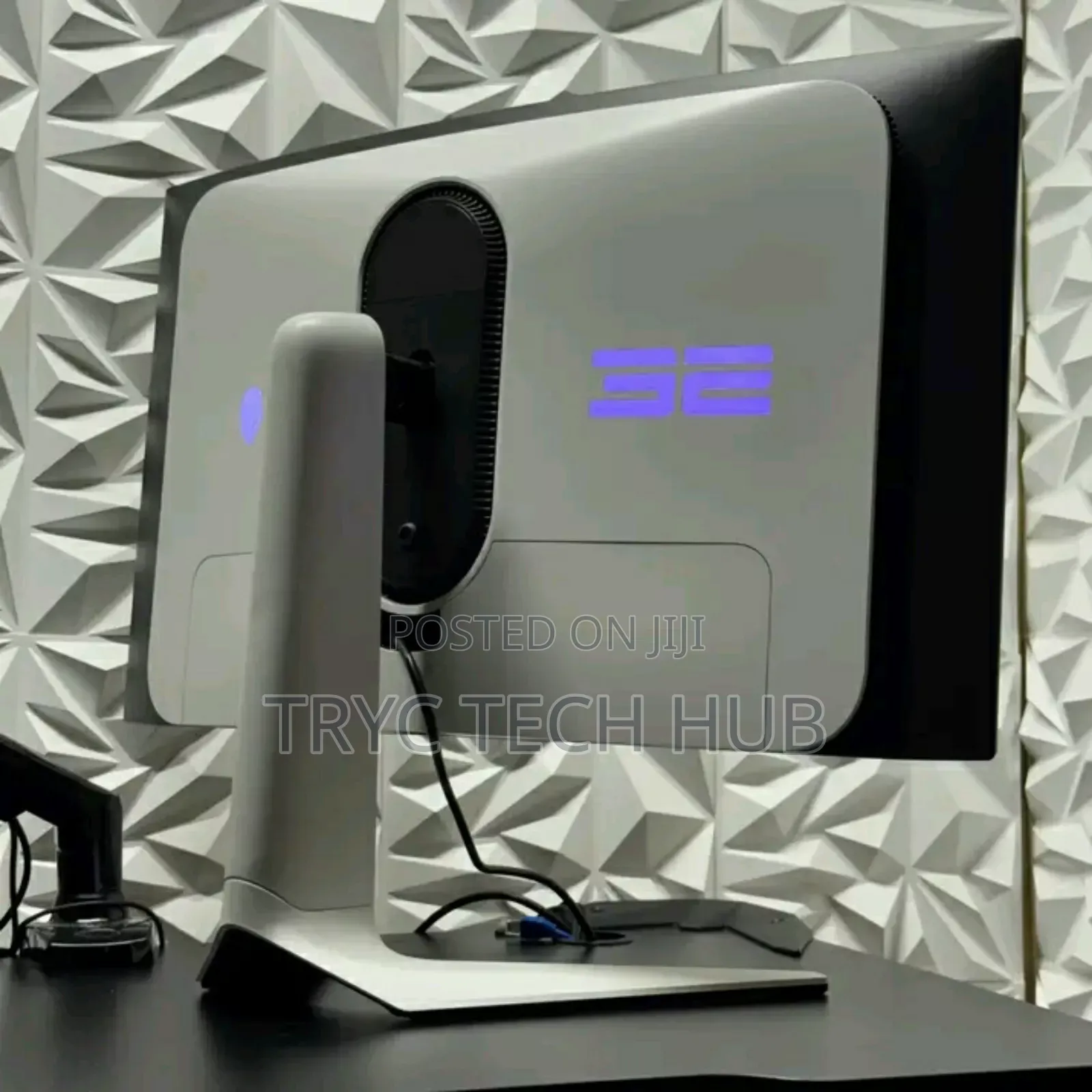 32inches Monitor