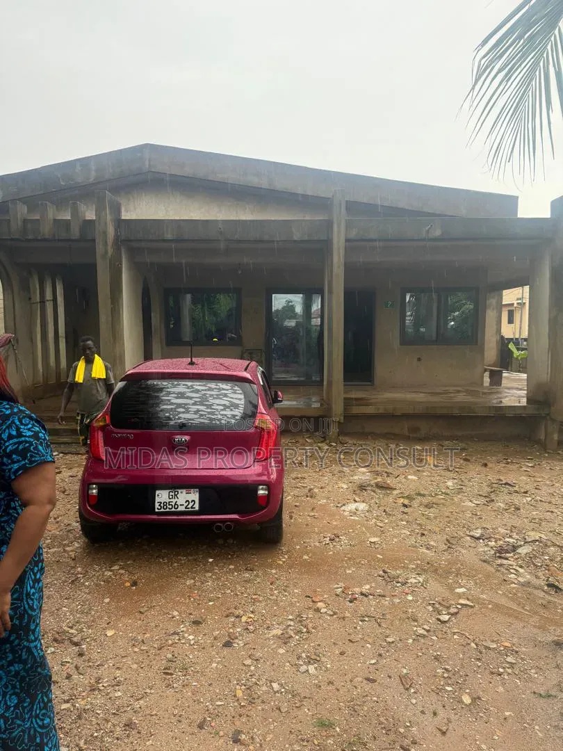 6bdrm House in Awoshie, Odorgonno for sale