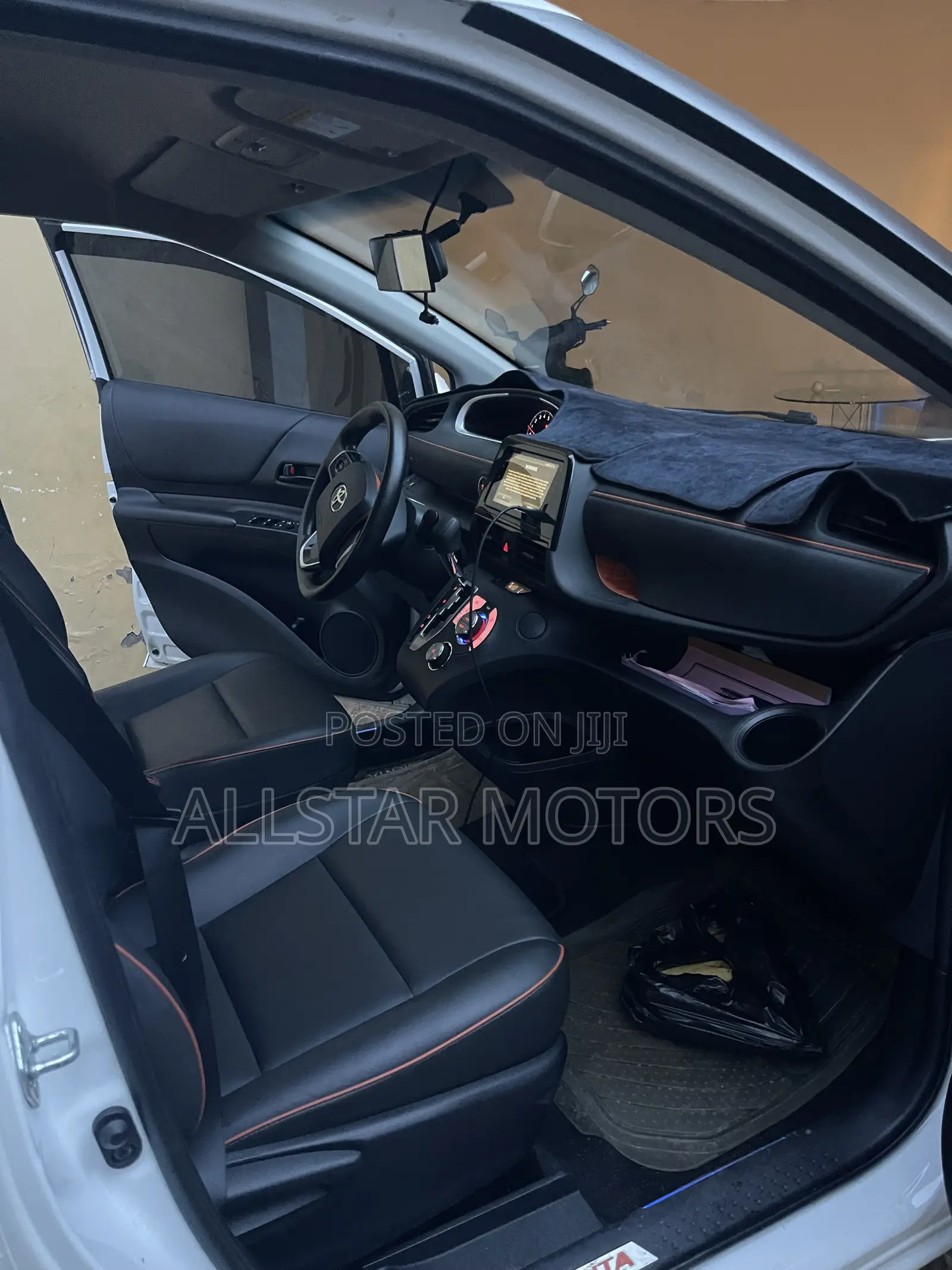 Toyota Sienta 1.5 AWD (6-seater) 2021 White