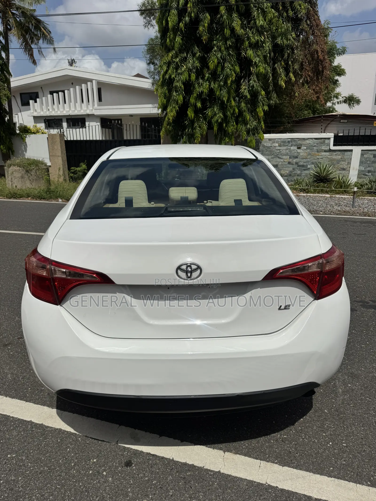 Toyota Corolla LE 4dr Sedan (1.8L 4cyl CVT) 2017 White