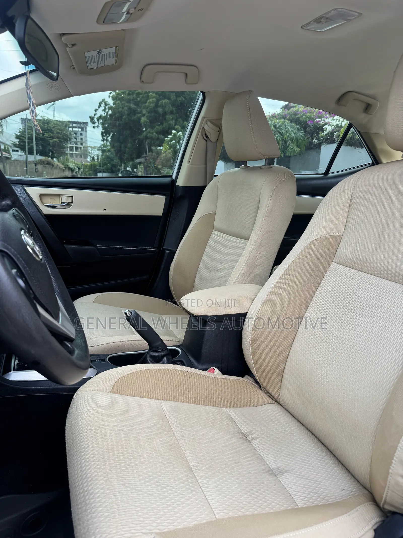 Toyota Corolla LE 4dr Sedan (1.8L 4cyl CVT) 2017 White