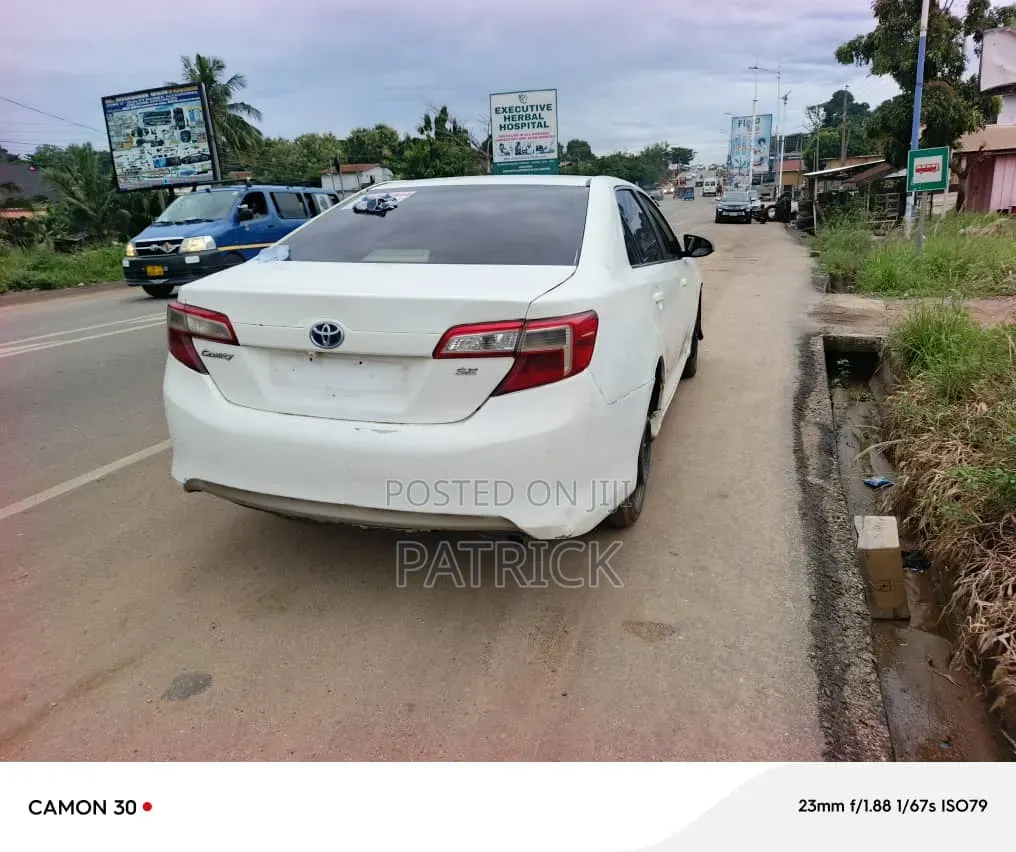 Toyota Camry SE 4dr Sedan (2.5L 4cyl 6A) 2013 White
