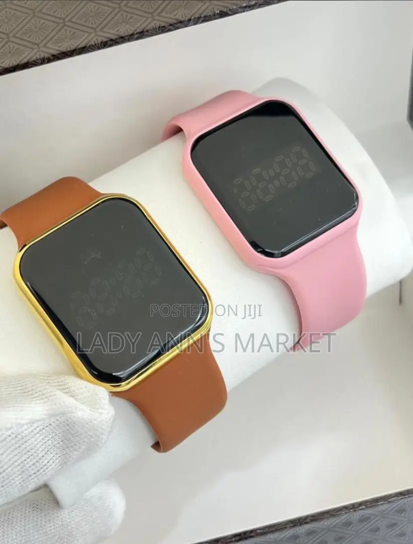 Normal Watch Nb : Not Phone or Smartwatch