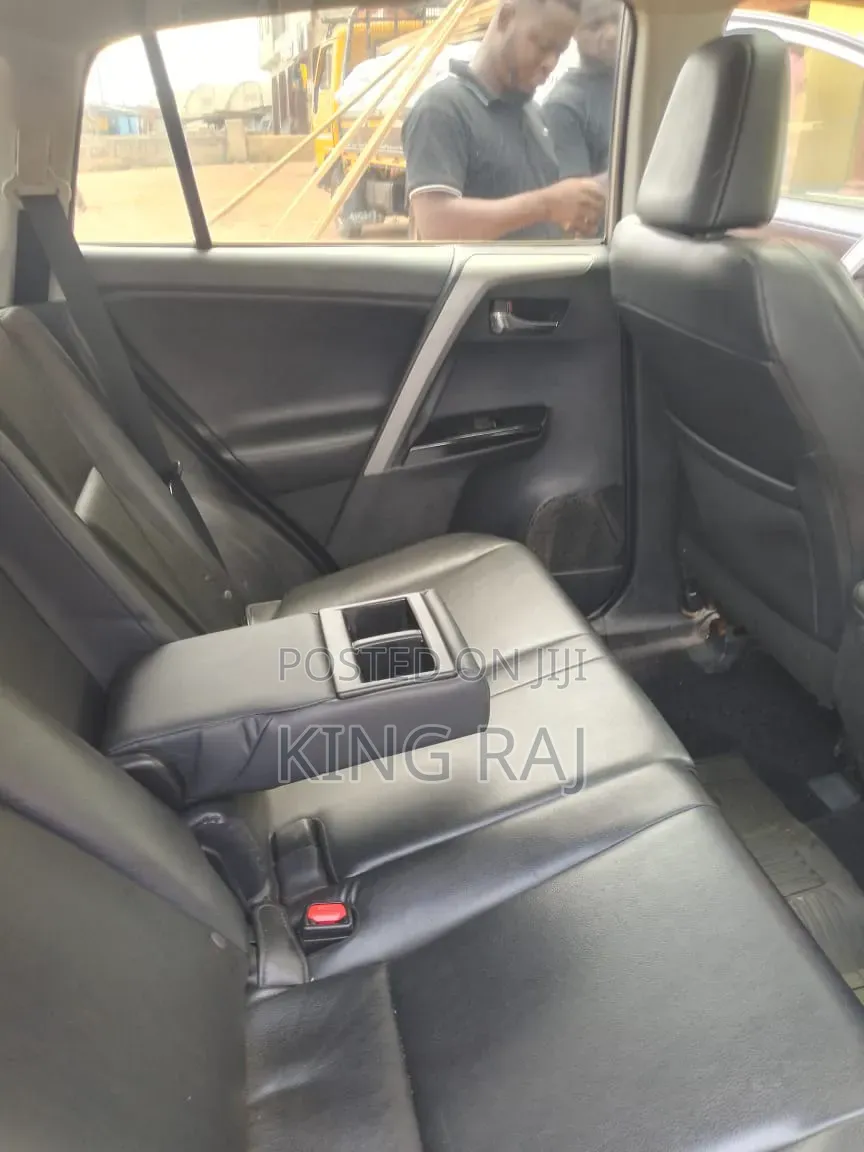 Toyota RAV4 Limited 4dr SUV (2.5L 4cyl 6A) 2018 Silver
