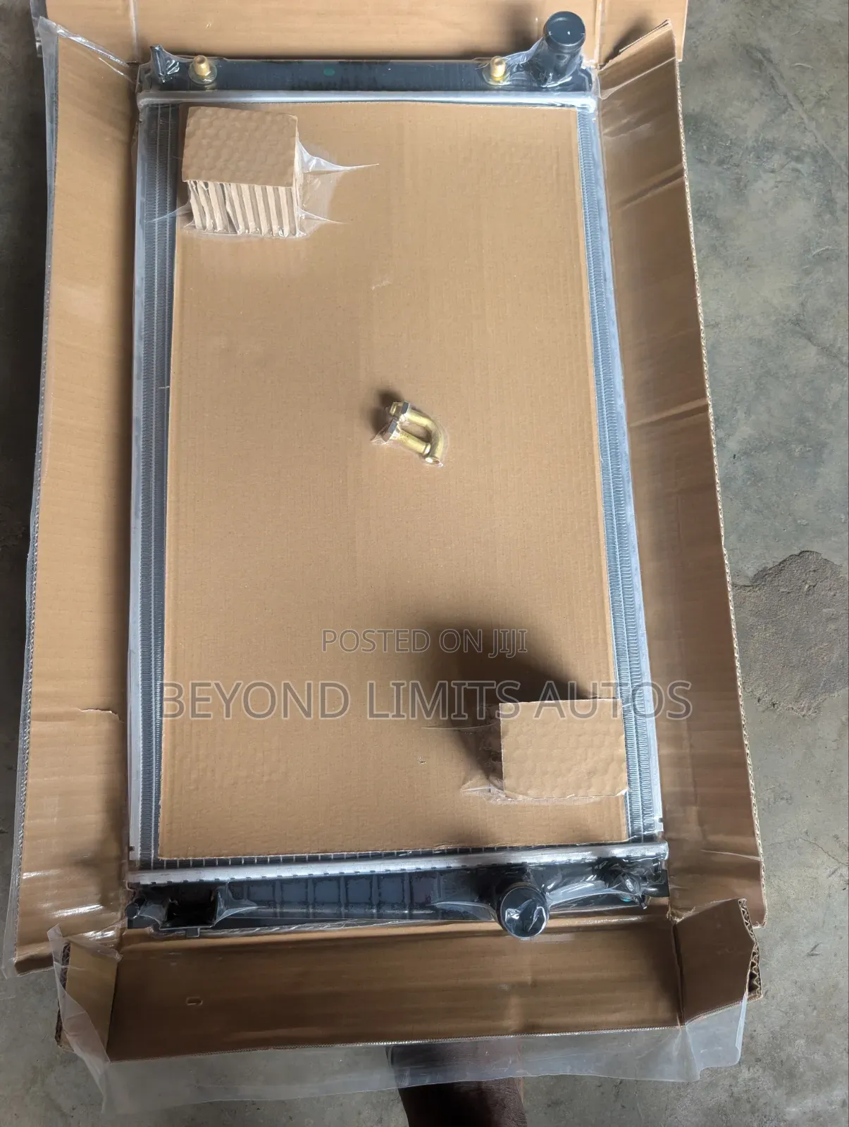 Toyota Rav4 2013,2014,2015,2016,2017,2018 Radiator/ Water Tank