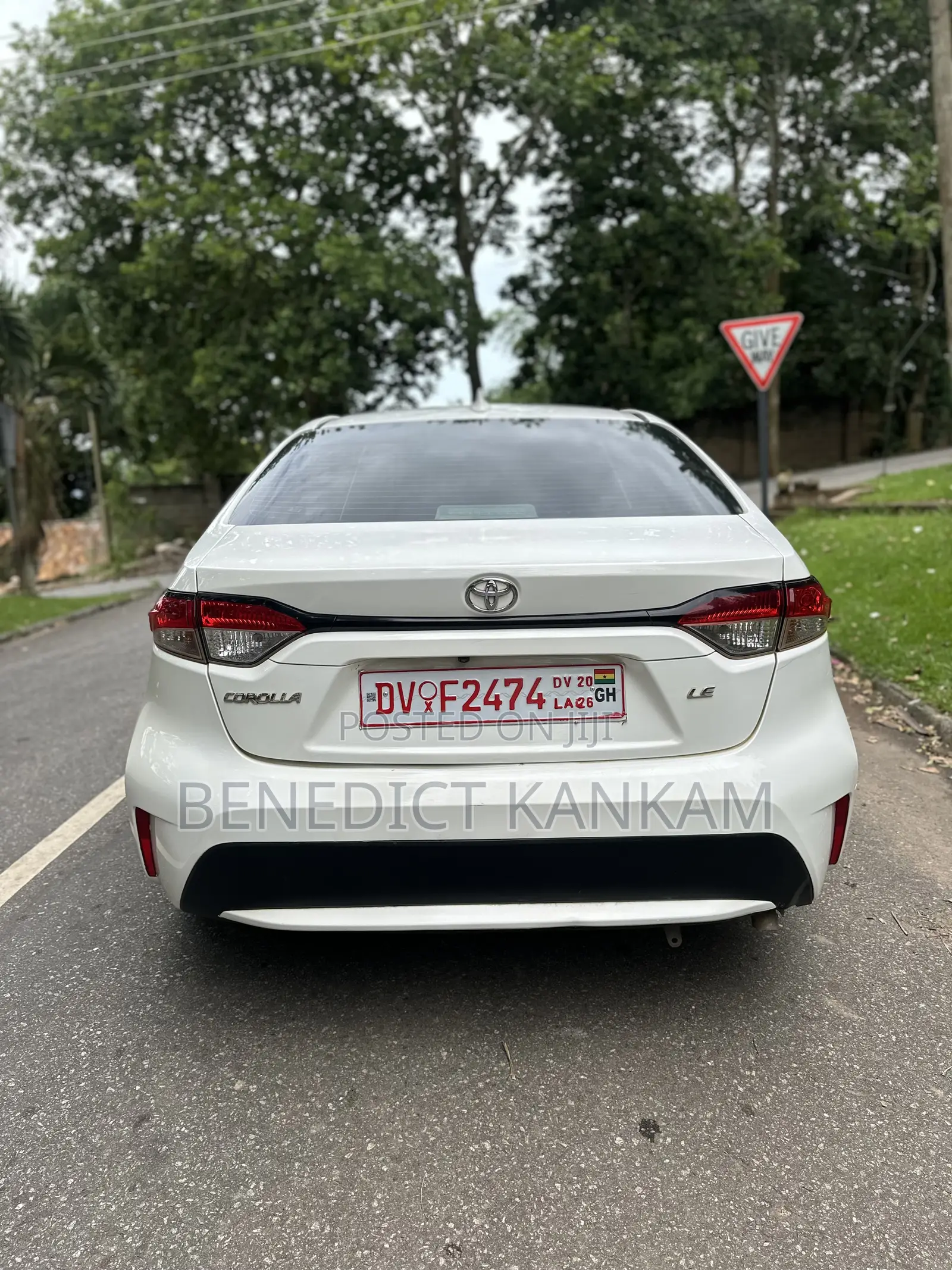 Toyota Corolla LE 2021 White