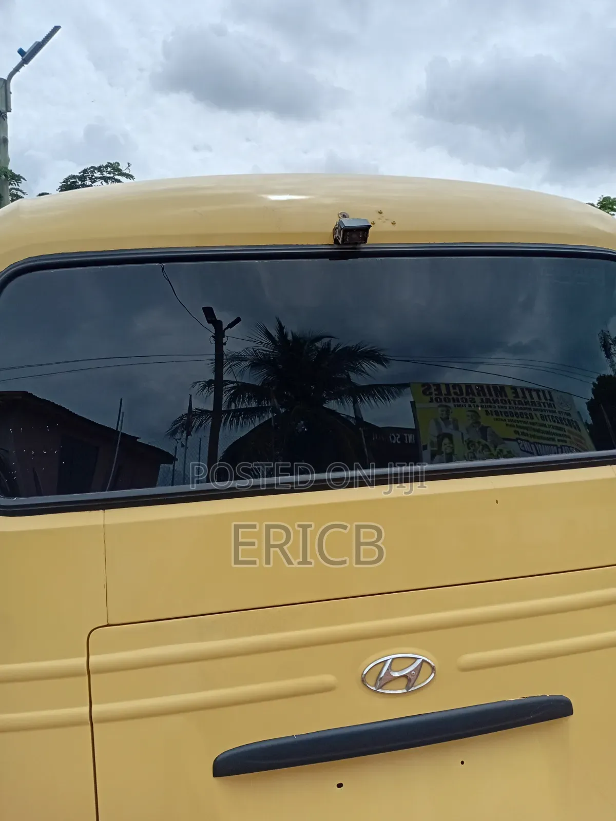 Hyundai County 2015 Yellow
