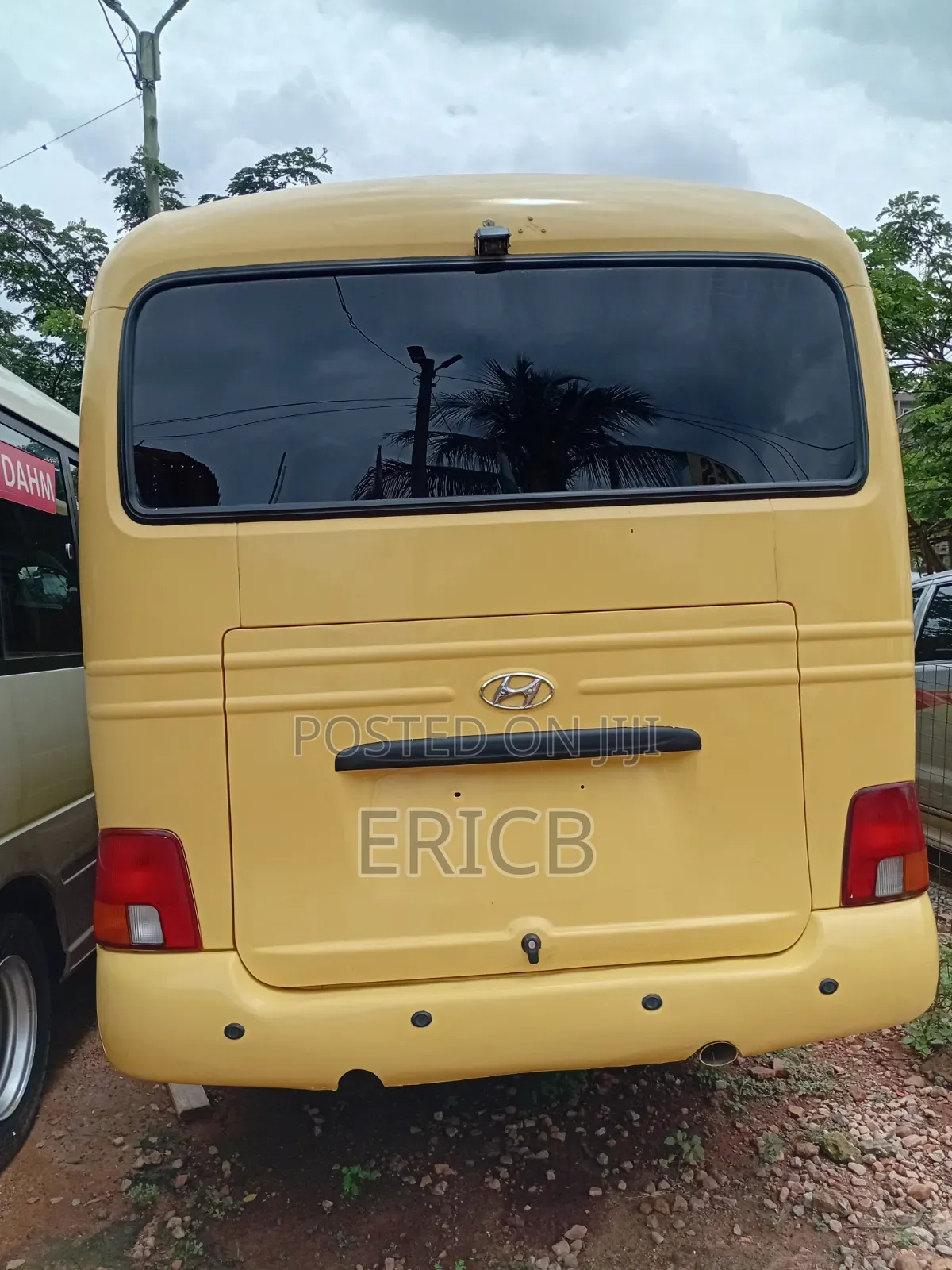 Hyundai County 2015 Yellow