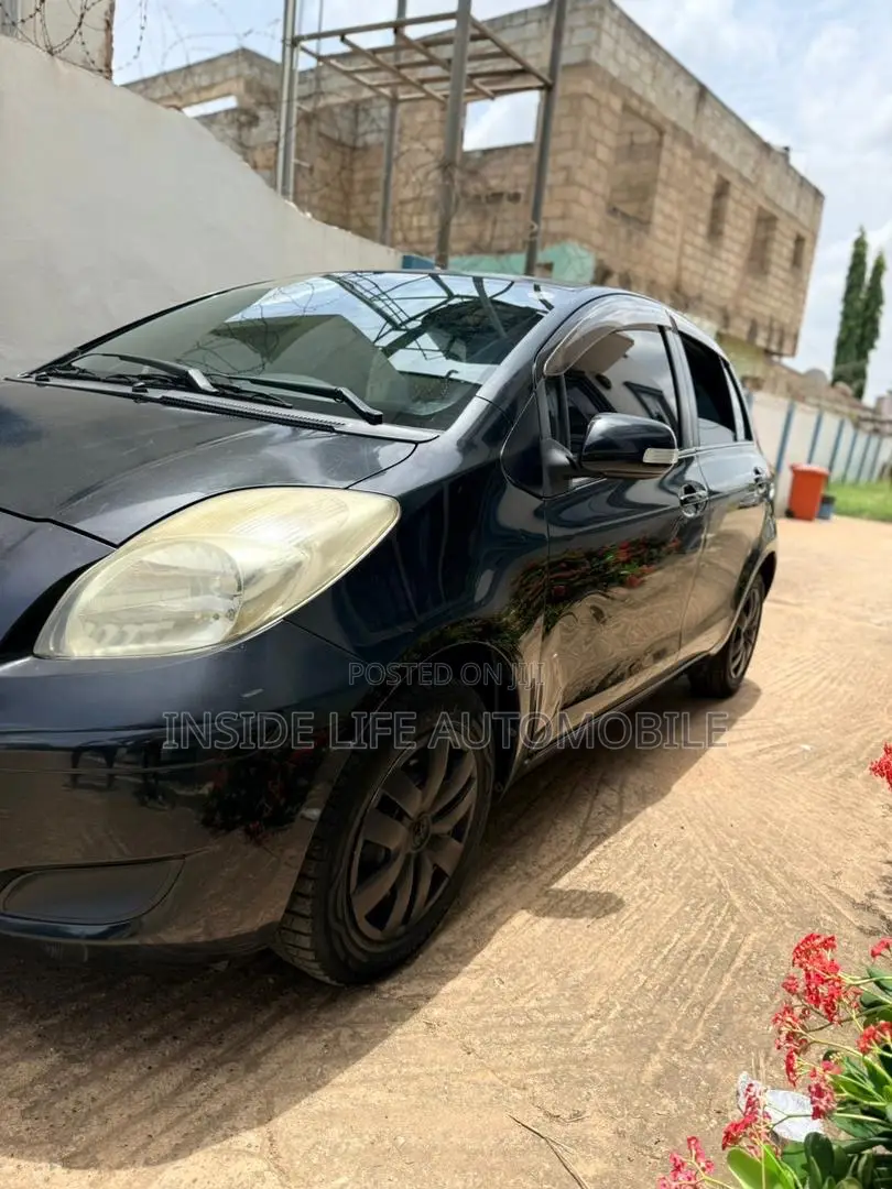 Toyota Vitz 2010 Black